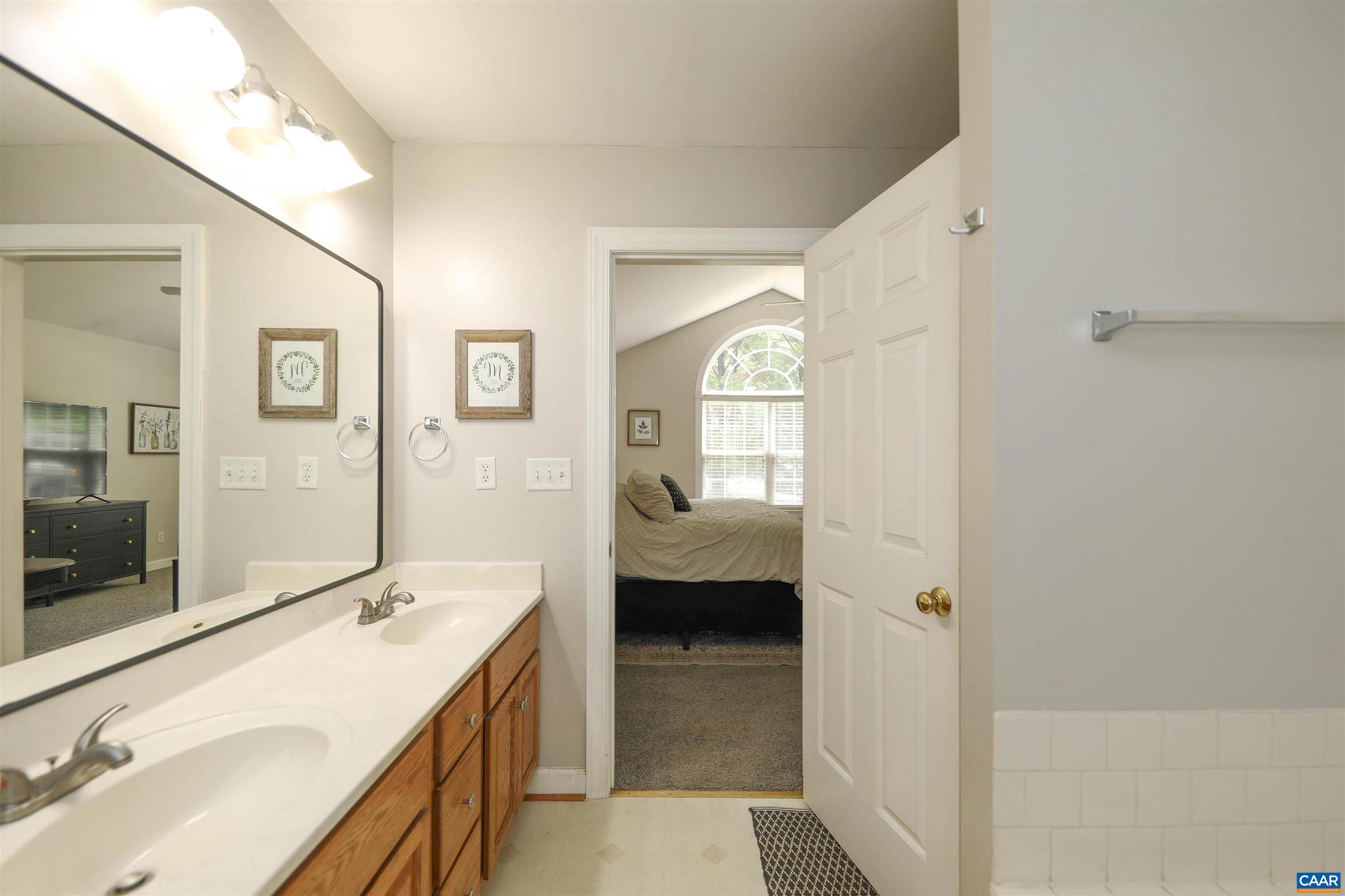 LAKE MONTICELLO - Residential