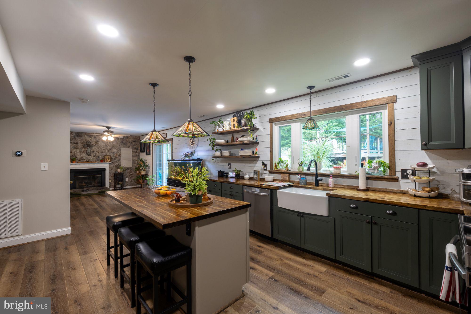SUMMITT HILL - Residential