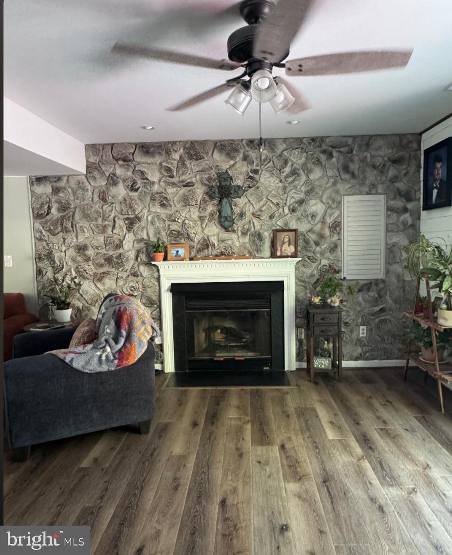 SUMMITT HILL - Residential