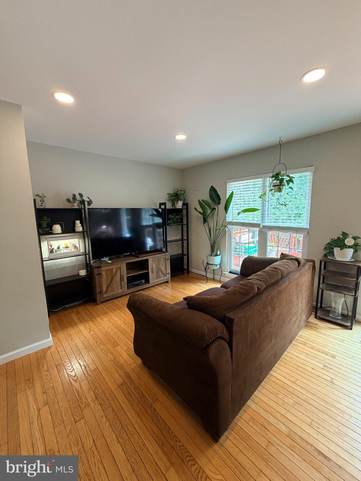 LONDON TOWN WEST - Residential