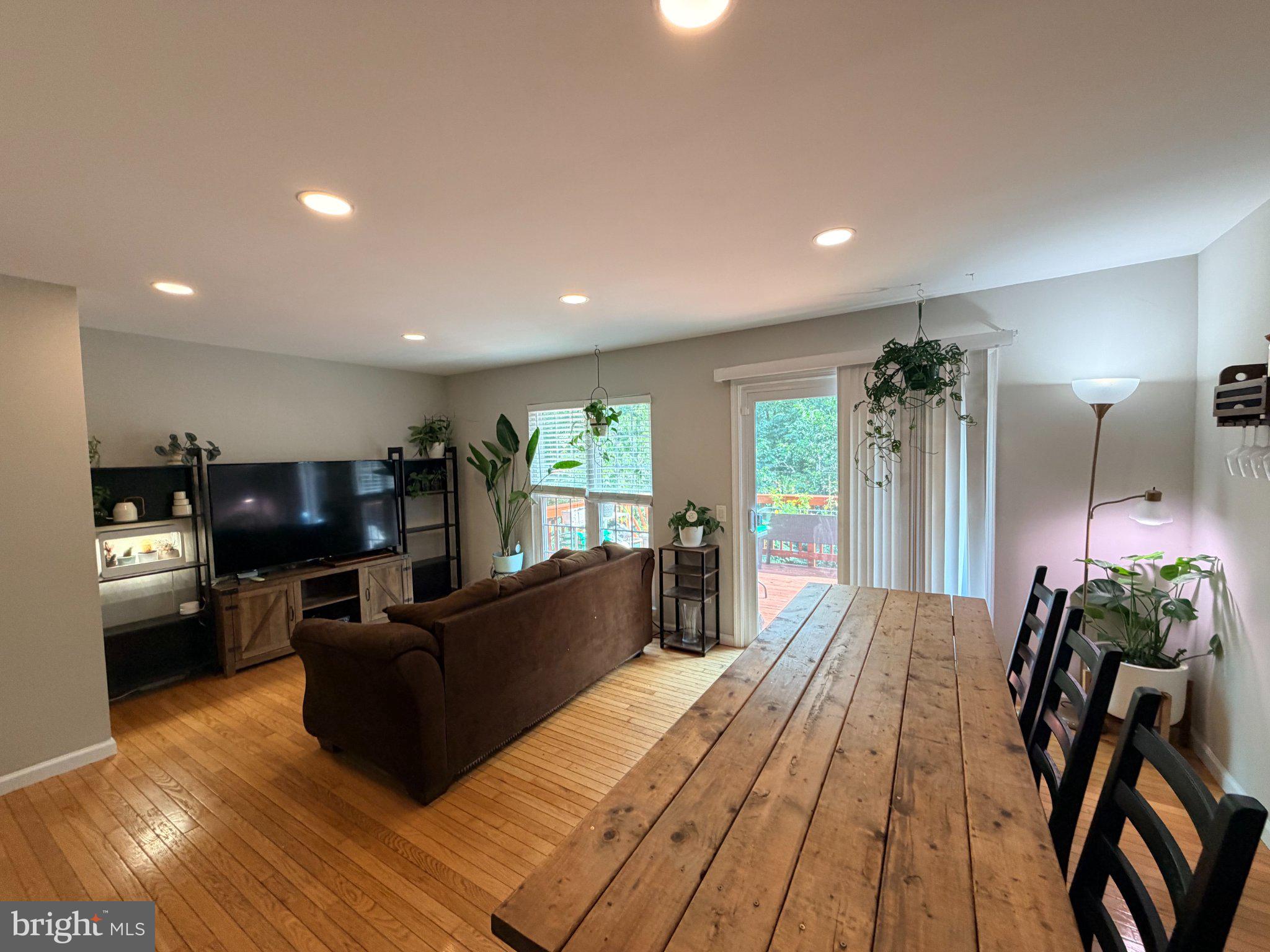 LONDON TOWN WEST - Residential