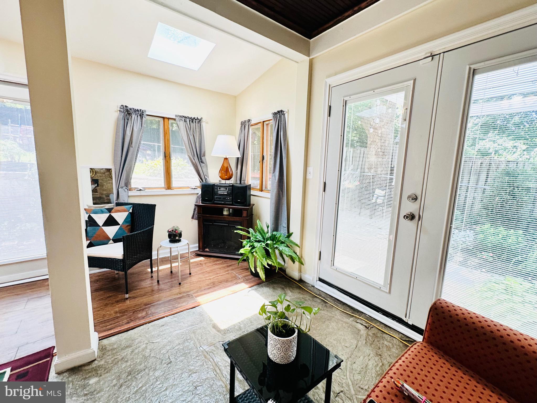 BELVEDERE SQUARE - Residential