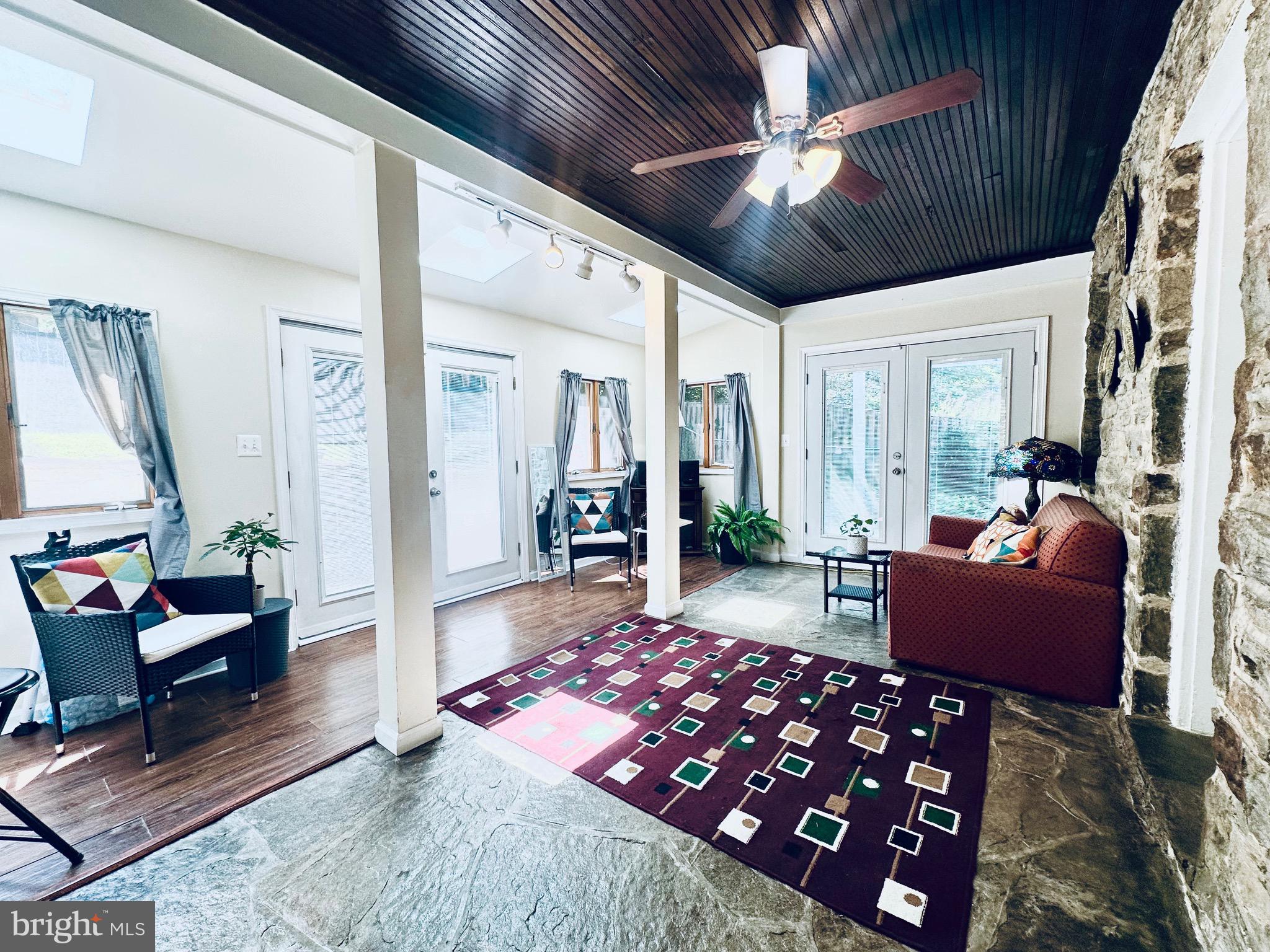 BELVEDERE SQUARE - Residential