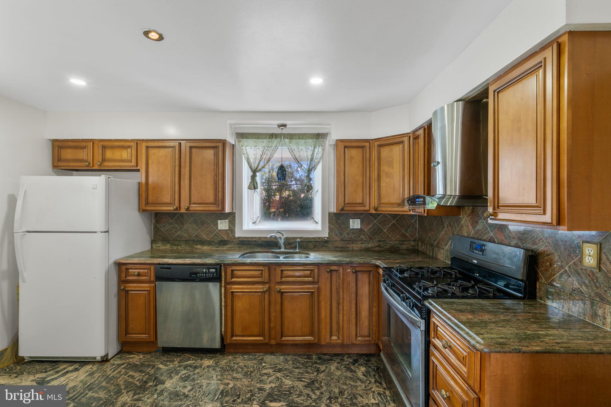 PHILADELPHIA (NORTHEAST) - Residential