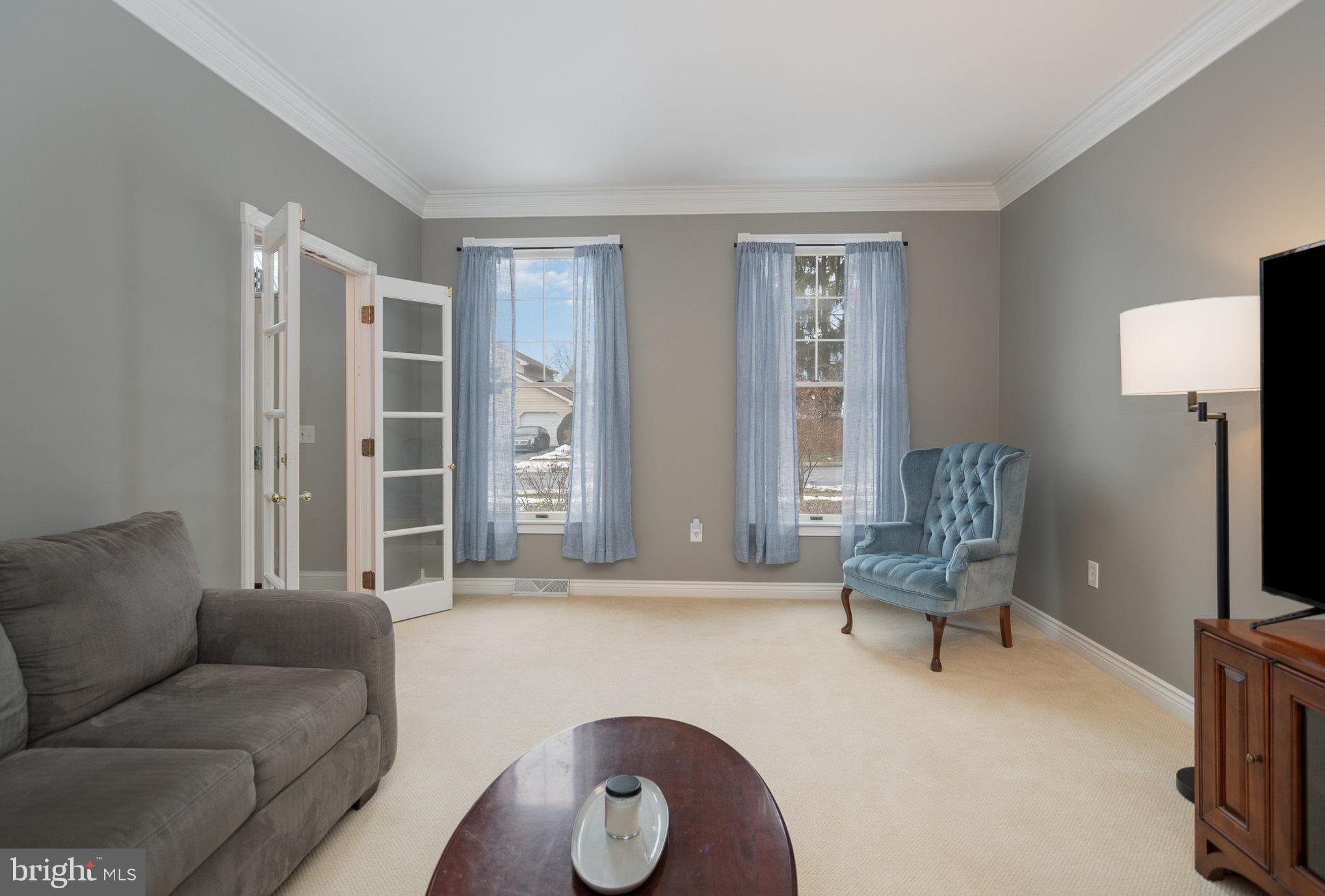 HAMPDEN SQUARE - Residential