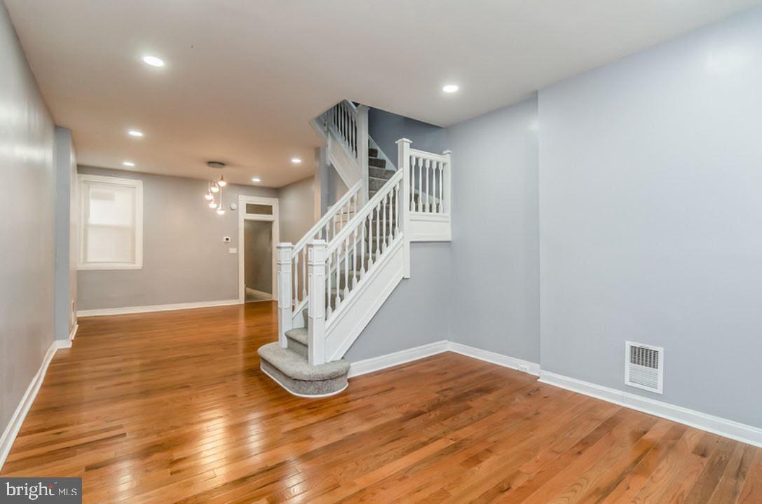 SANDTOWN-WINCHESTER - Residential