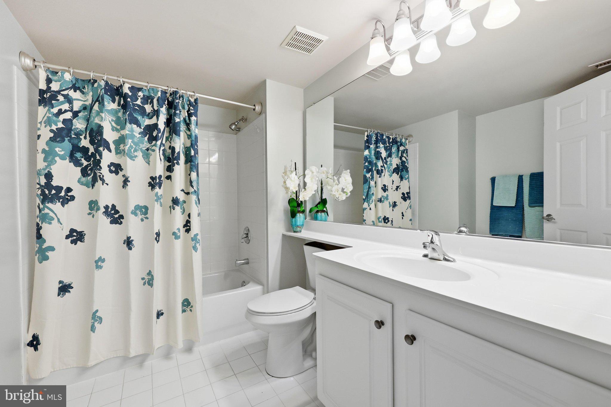 GALLERY AT WHITE FLINT - Residential