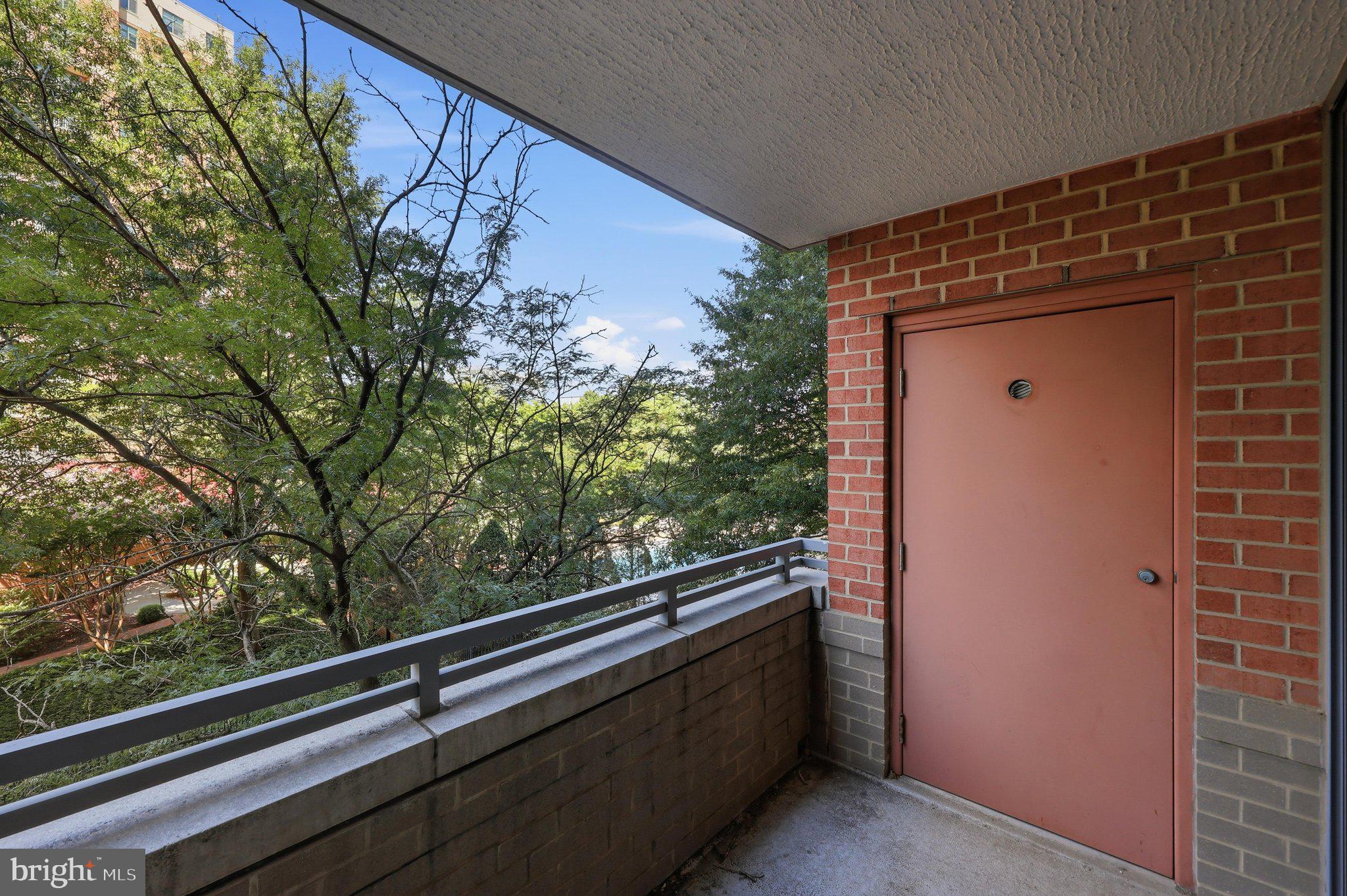 GALLERY AT WHITE FLINT - Residential