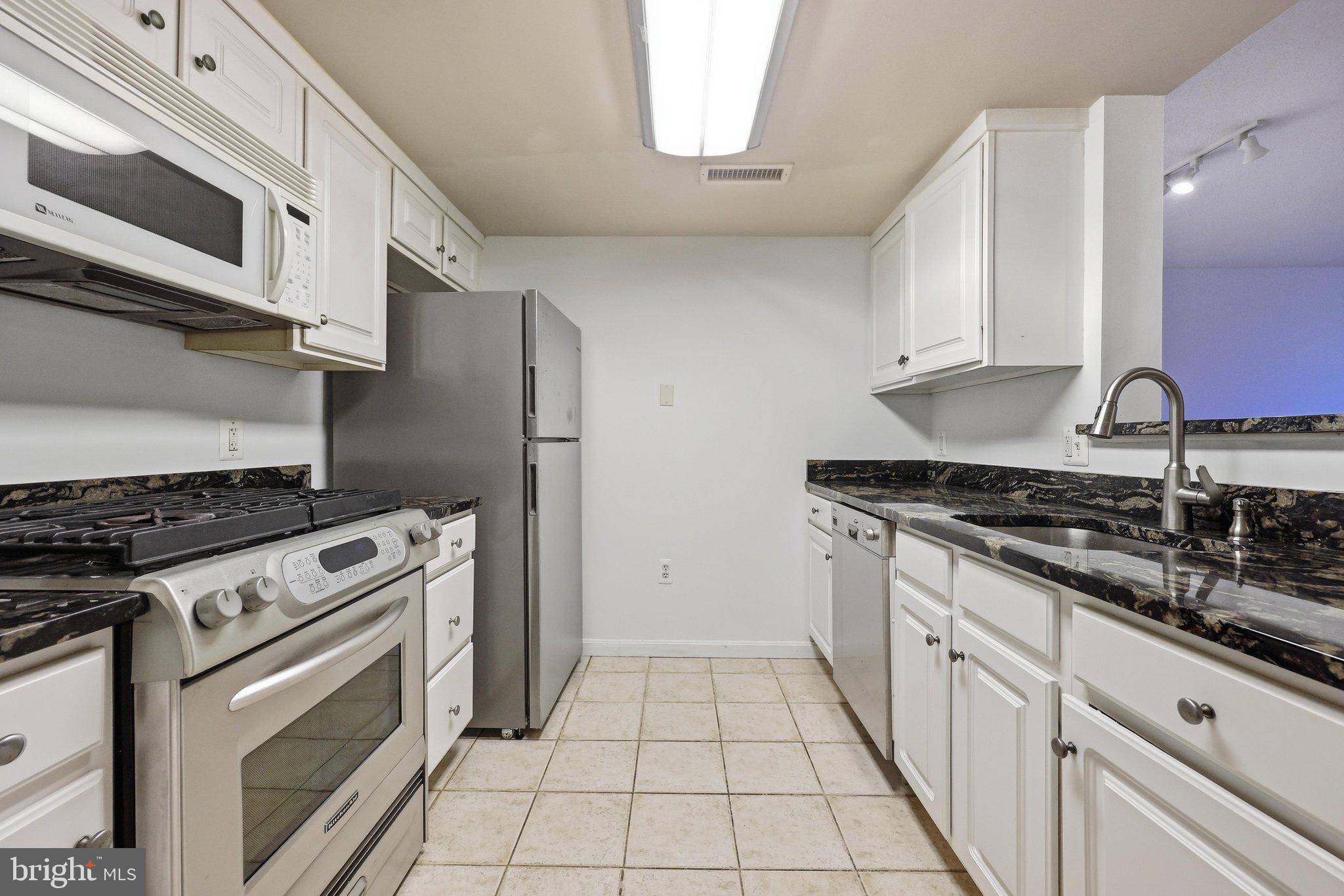 GALLERY AT WHITE FLINT - Residential
