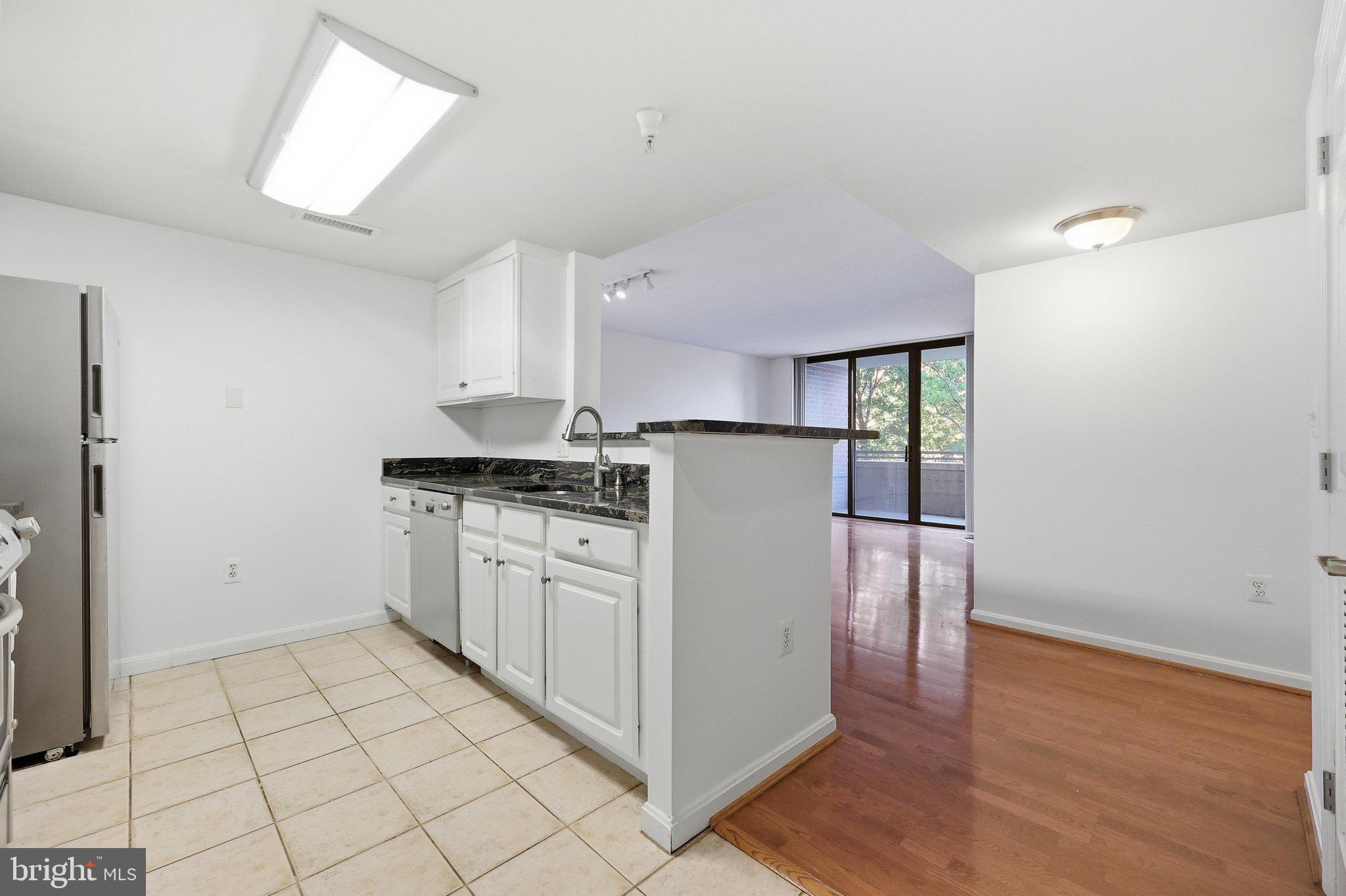 GALLERY AT WHITE FLINT - Residential
