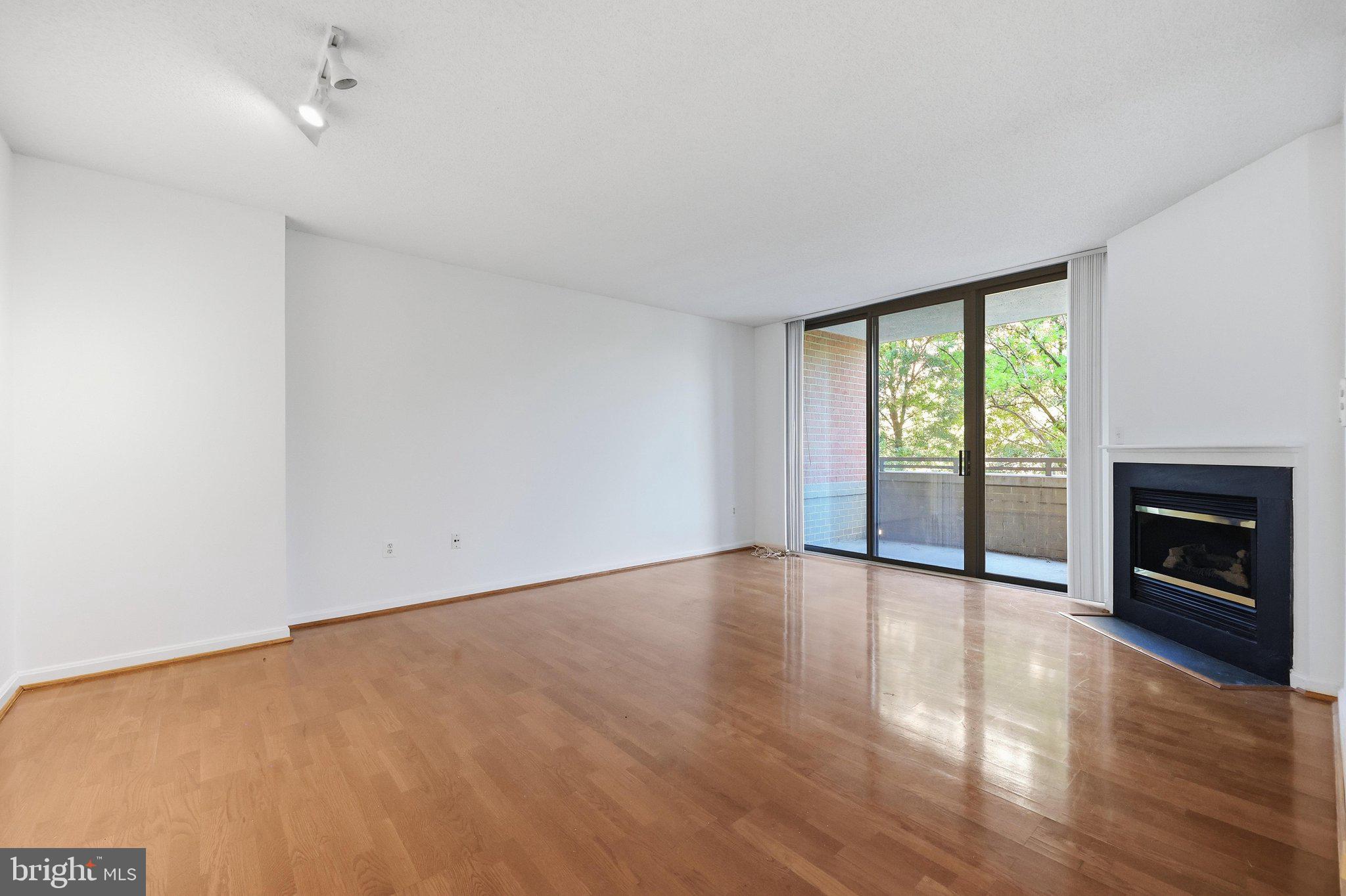 GALLERY AT WHITE FLINT - Residential