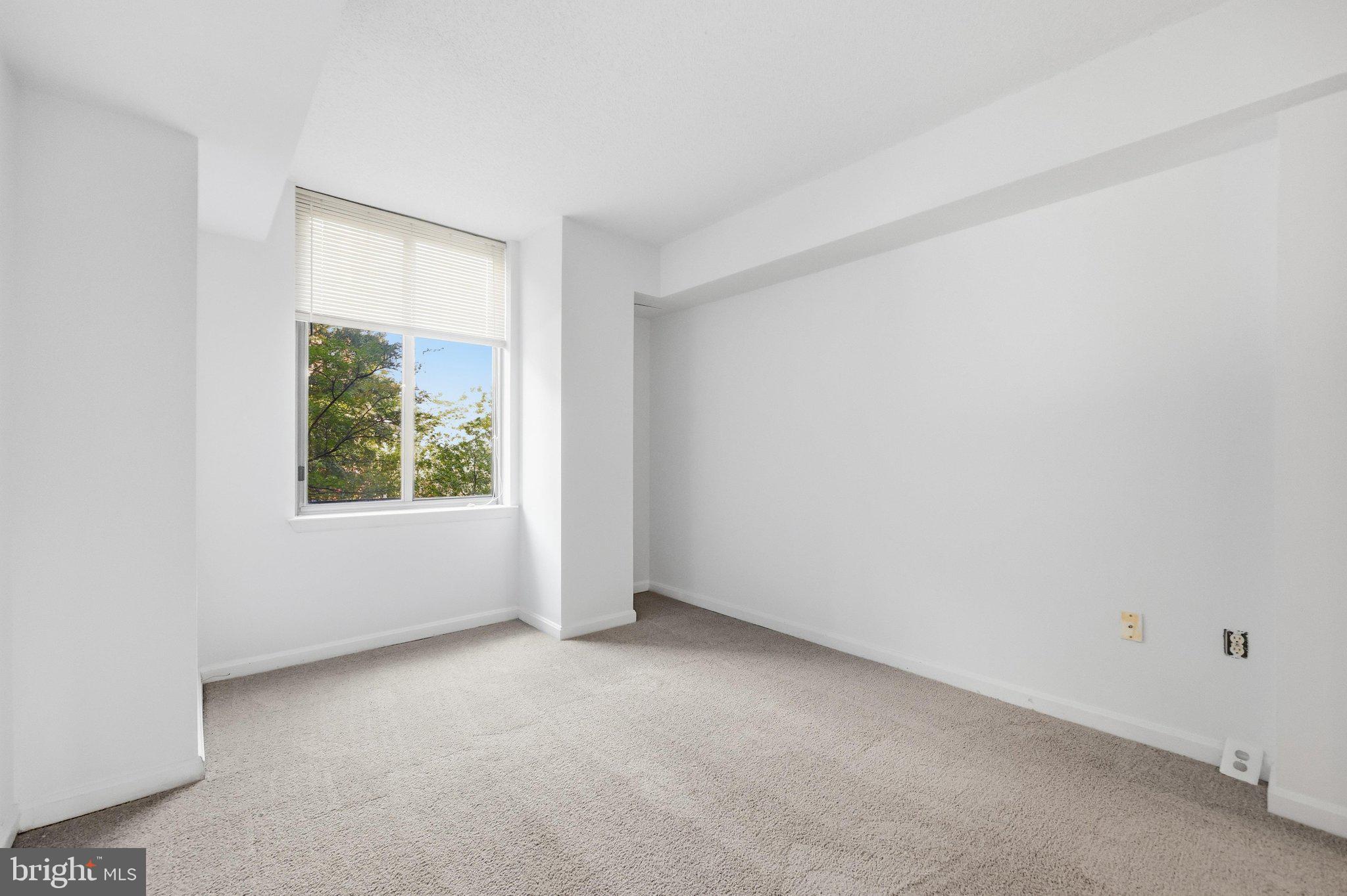 GALLERY AT WHITE FLINT - Residential