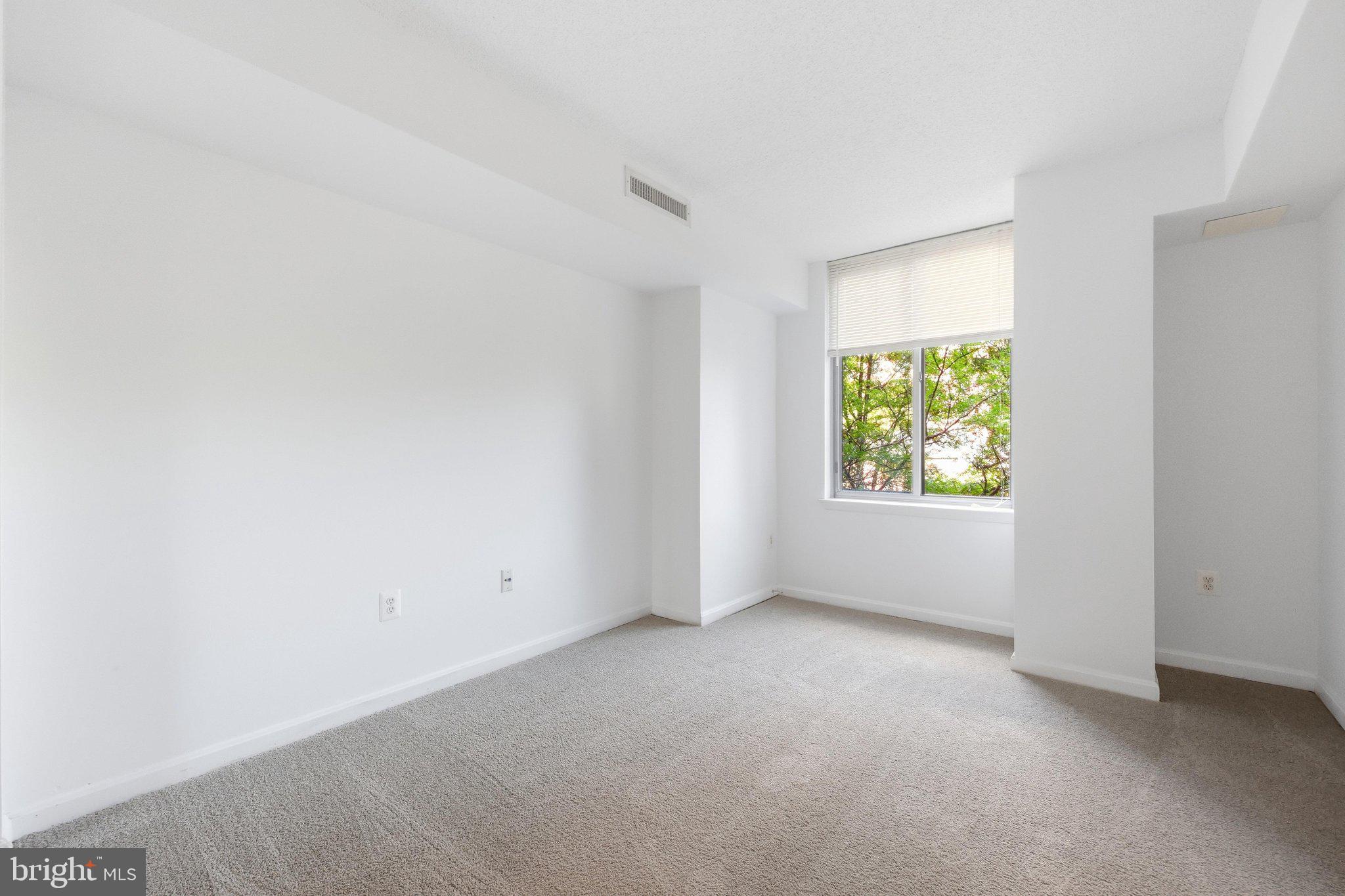 GALLERY AT WHITE FLINT - Residential