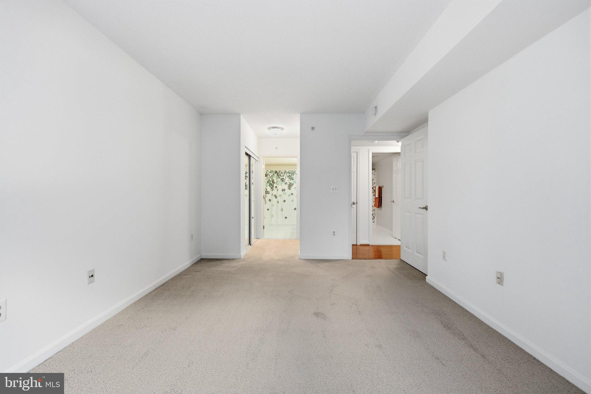 GALLERY AT WHITE FLINT - Residential