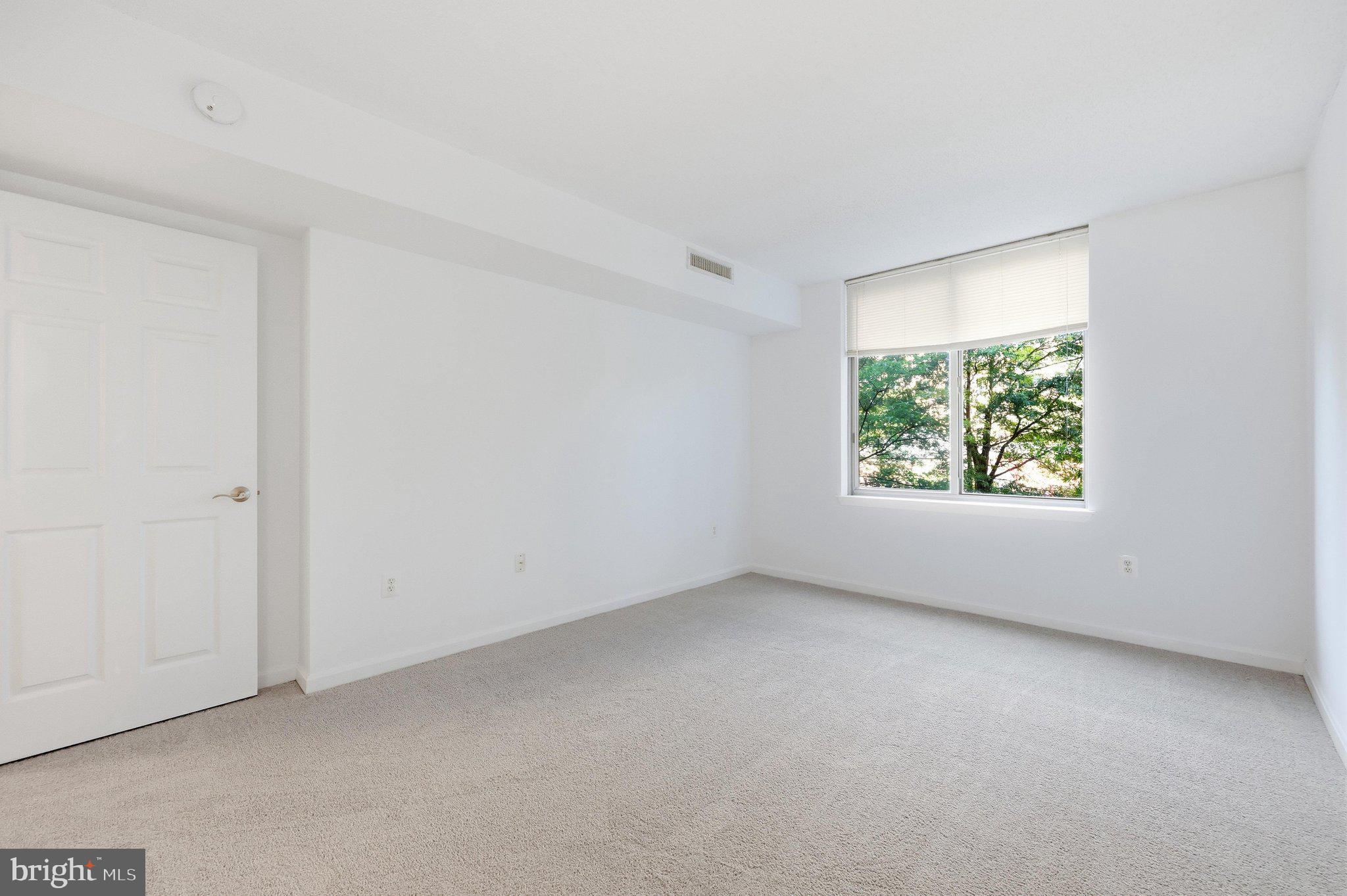 GALLERY AT WHITE FLINT - Residential