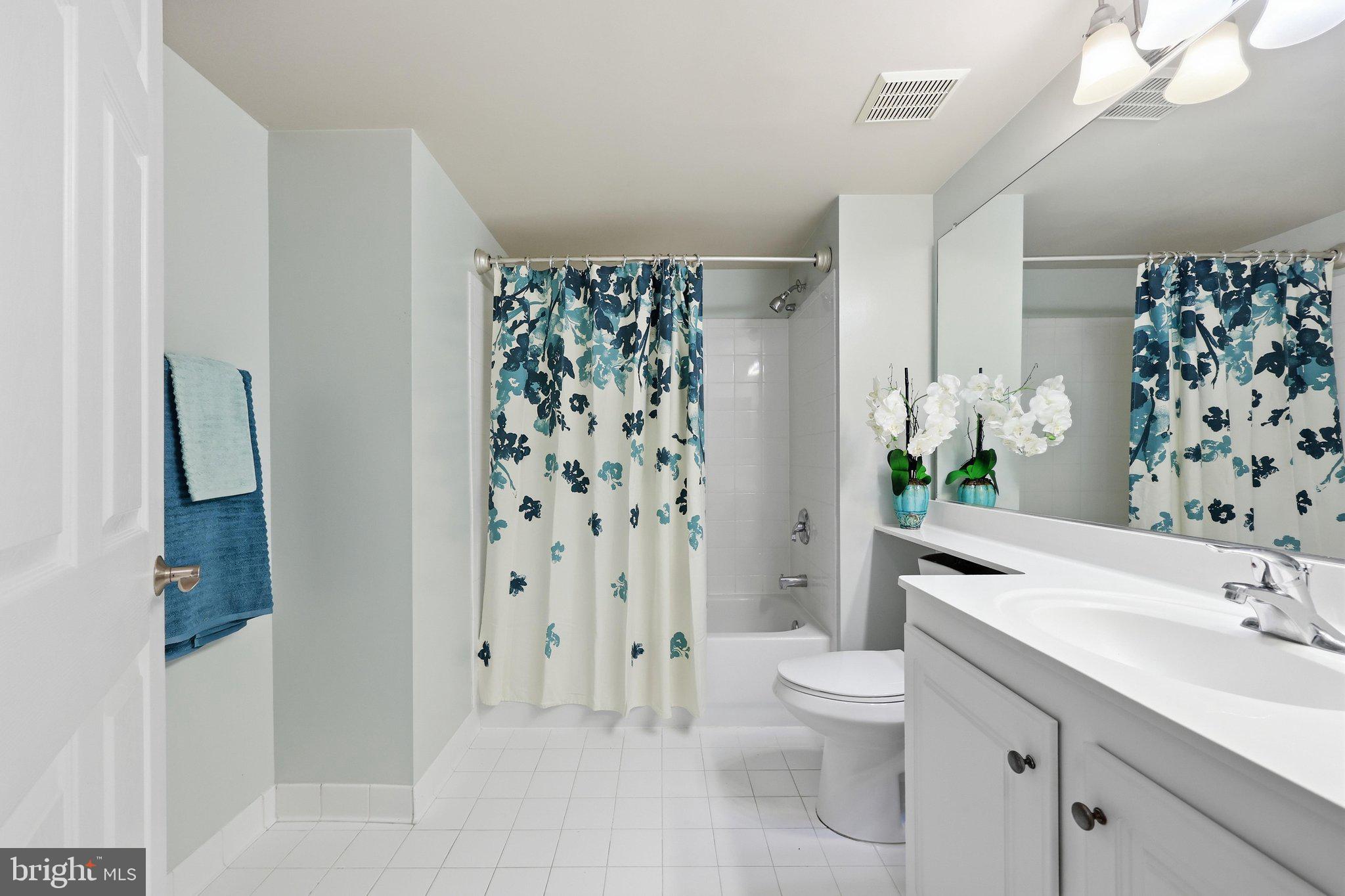 GALLERY AT WHITE FLINT - Residential