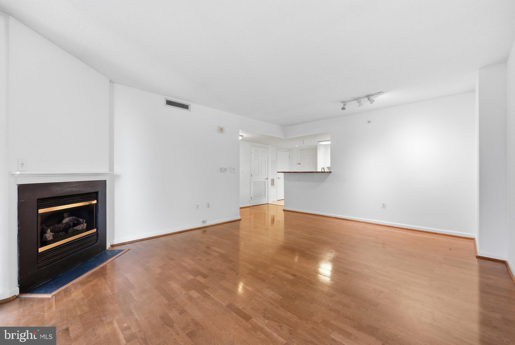 GALLERY AT WHITE FLINT - Residential