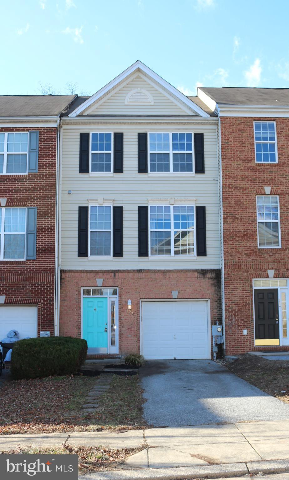 COLONIAL HILLS - Residential