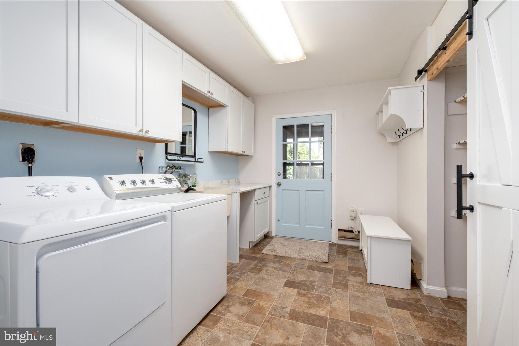 WOODLAND BEACH - Residential