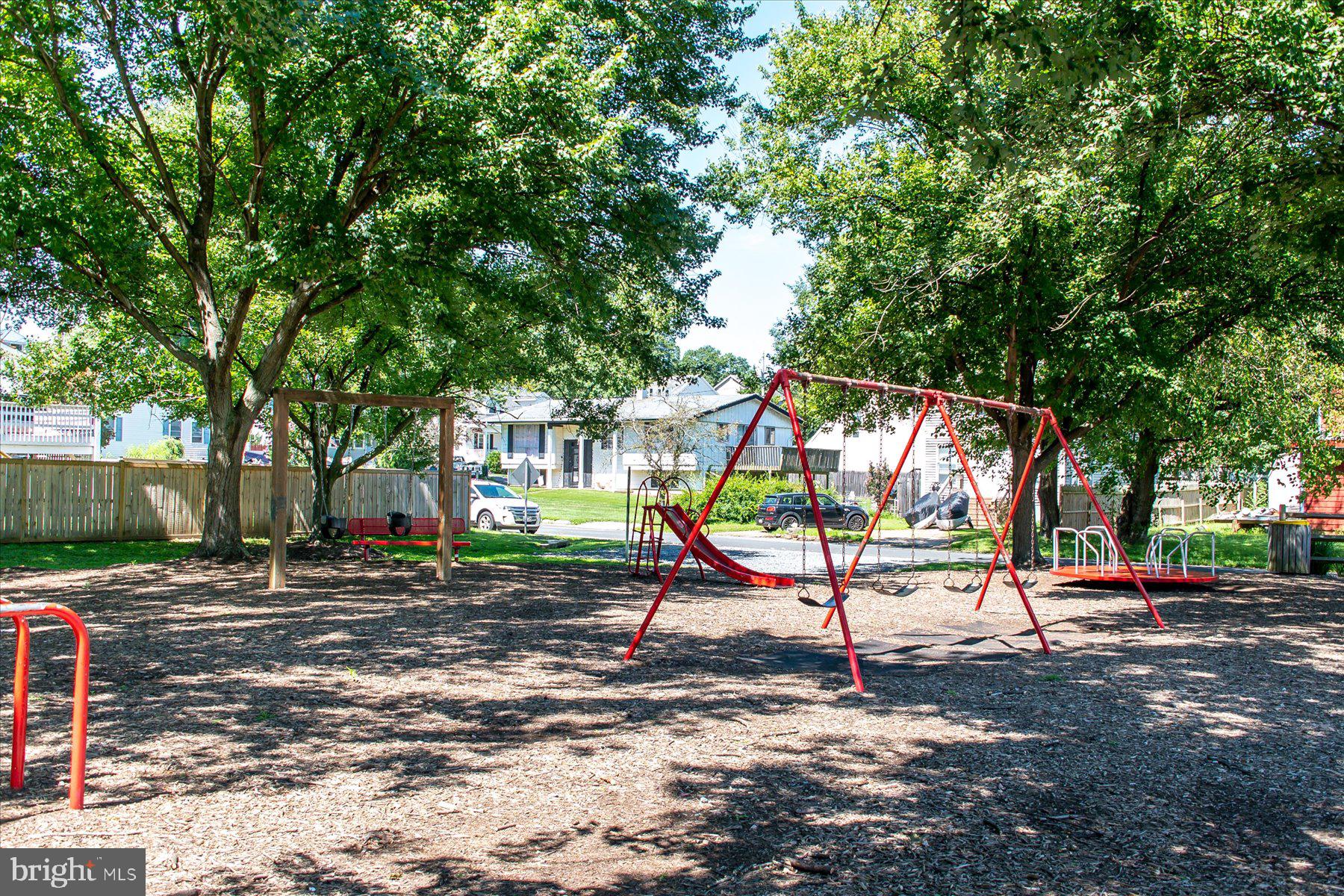 WOODLAND BEACH - Residential