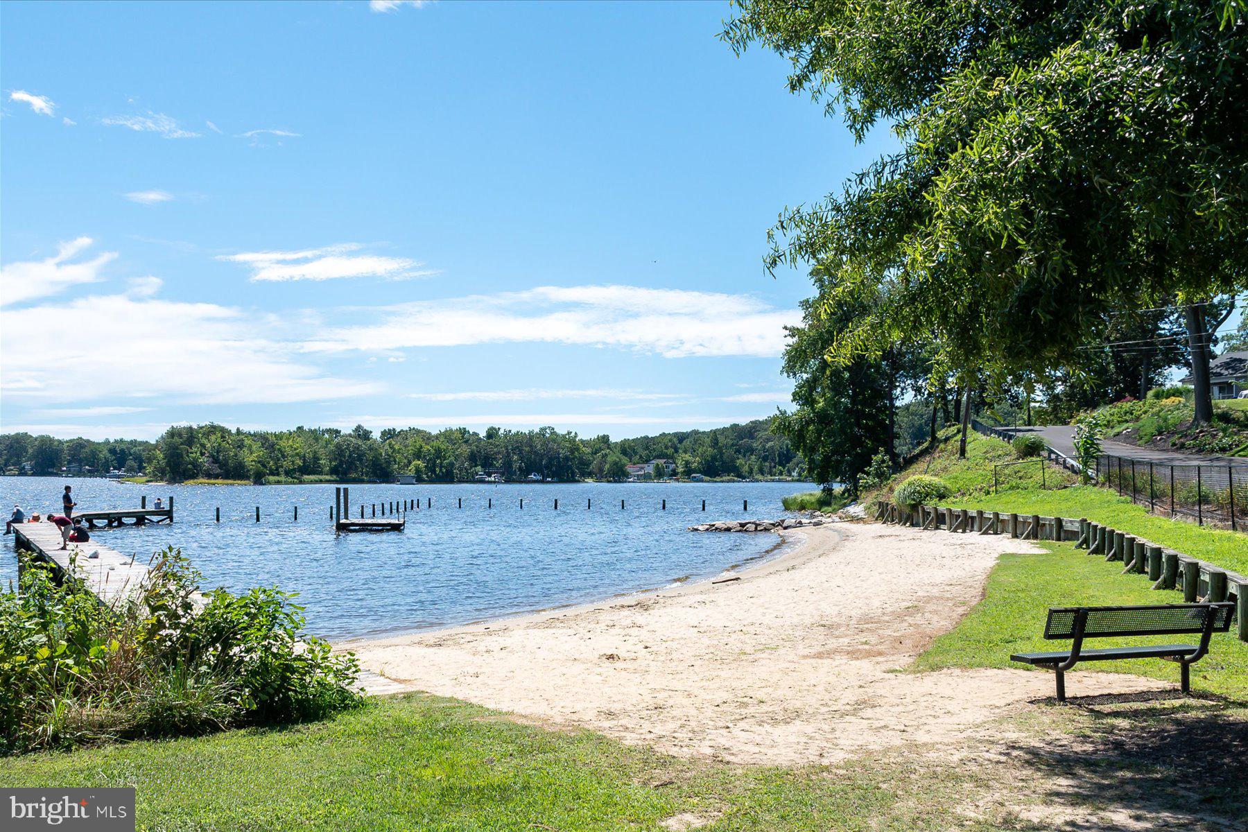 WOODLAND BEACH - Residential