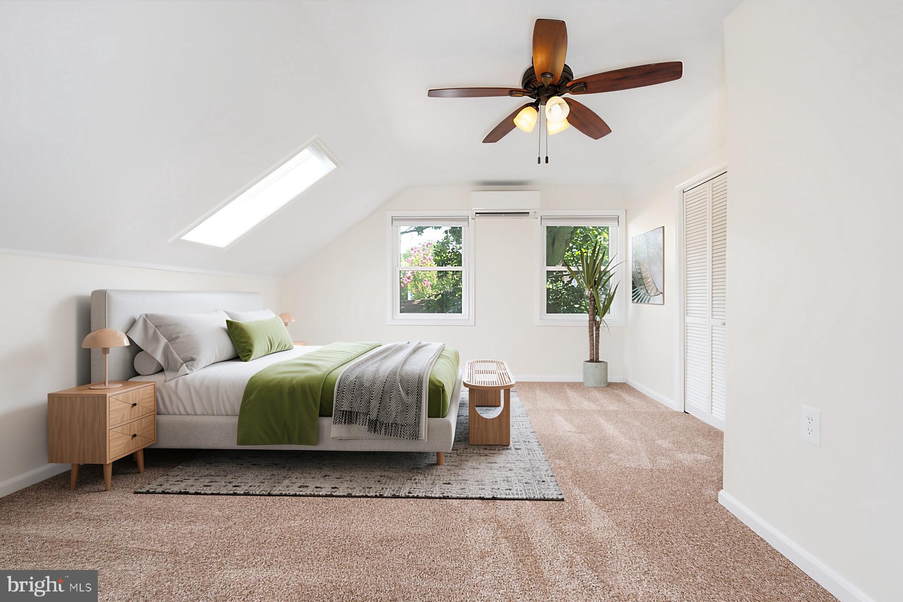 WOODLAND BEACH - Residential