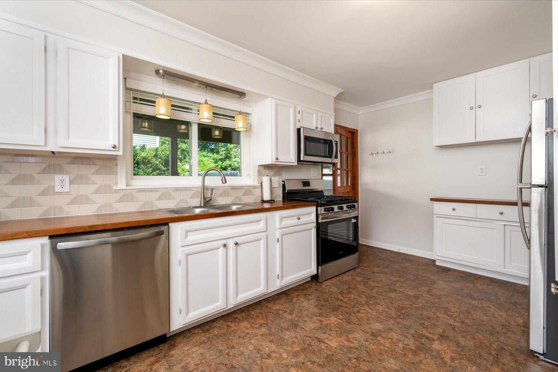 WOODLAND BEACH - Residential