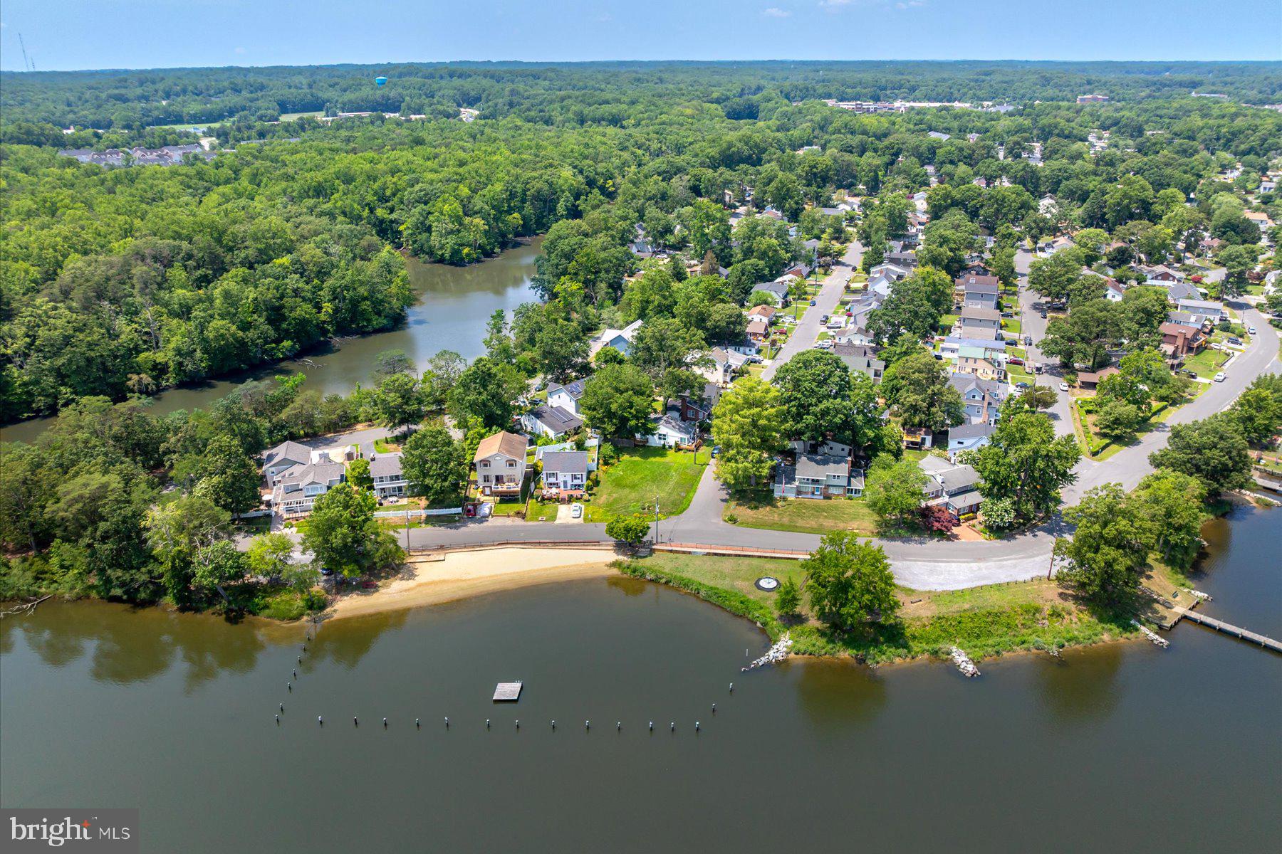 WOODLAND BEACH - Residential