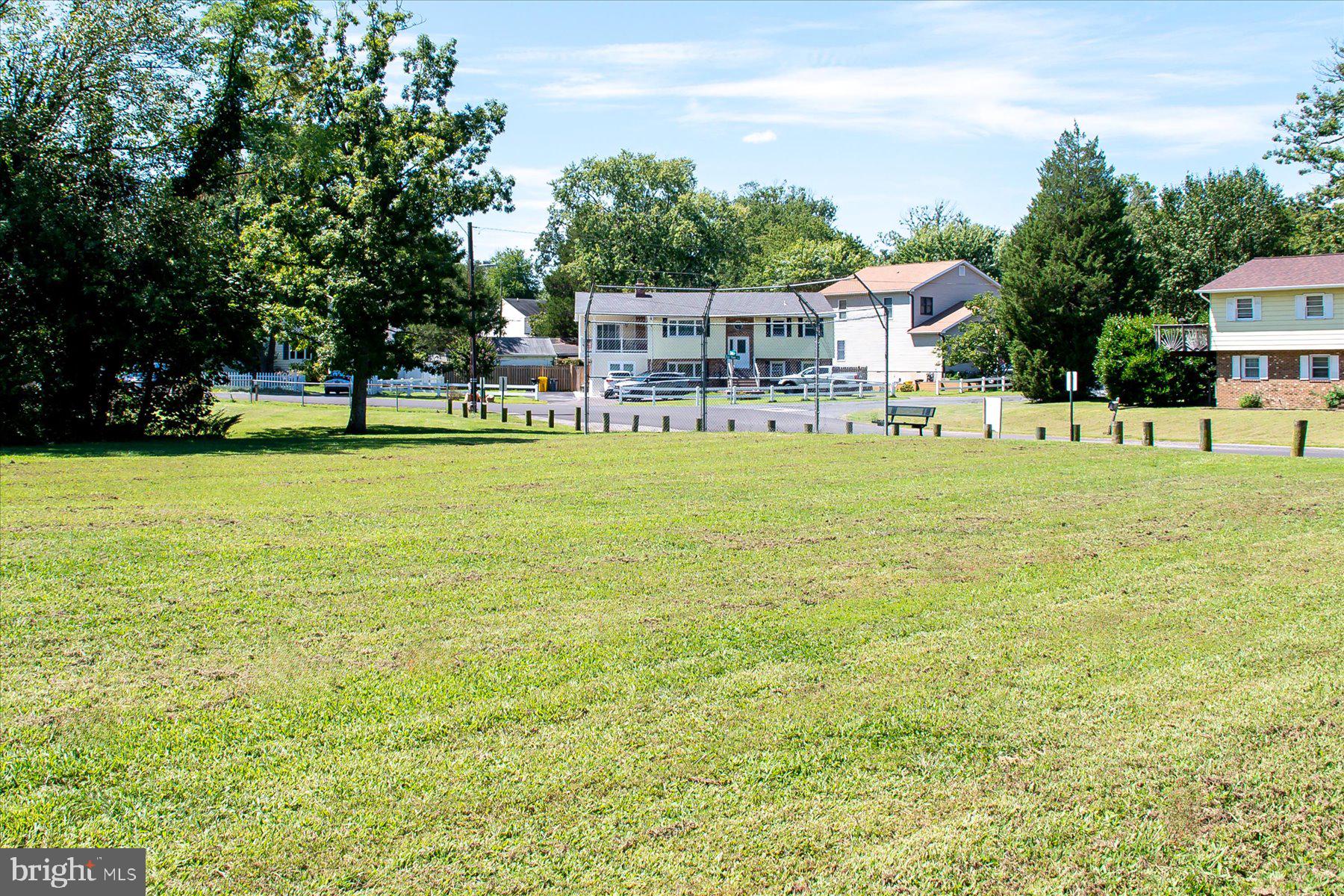 WOODLAND BEACH - Residential