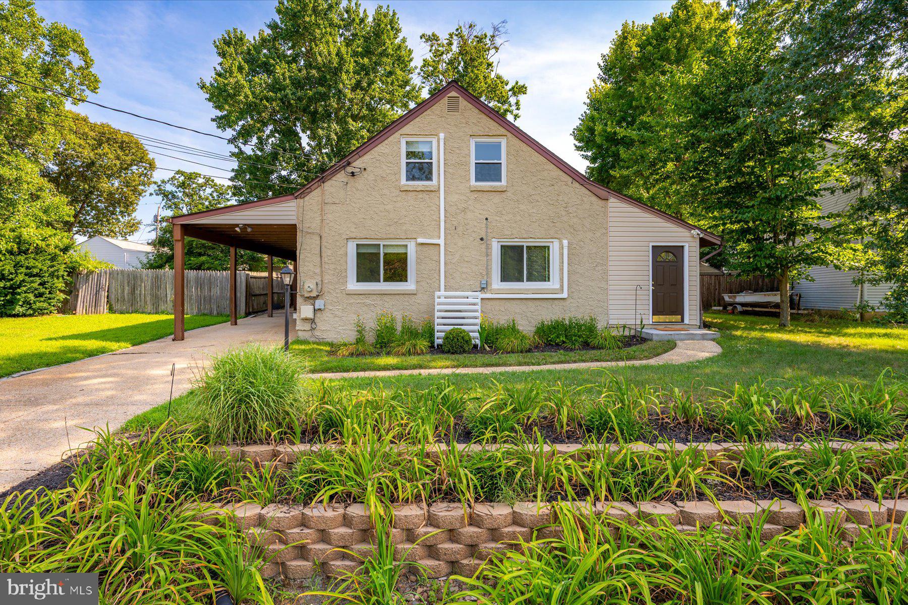 WOODLAND BEACH - Residential