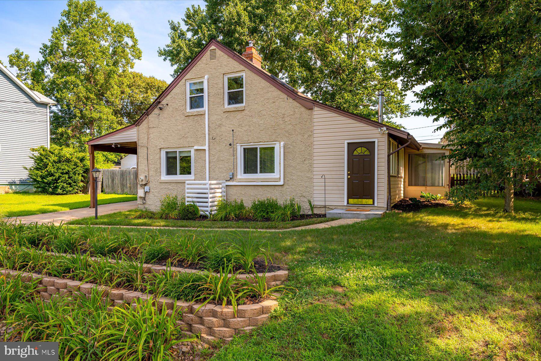 WOODLAND BEACH - Residential