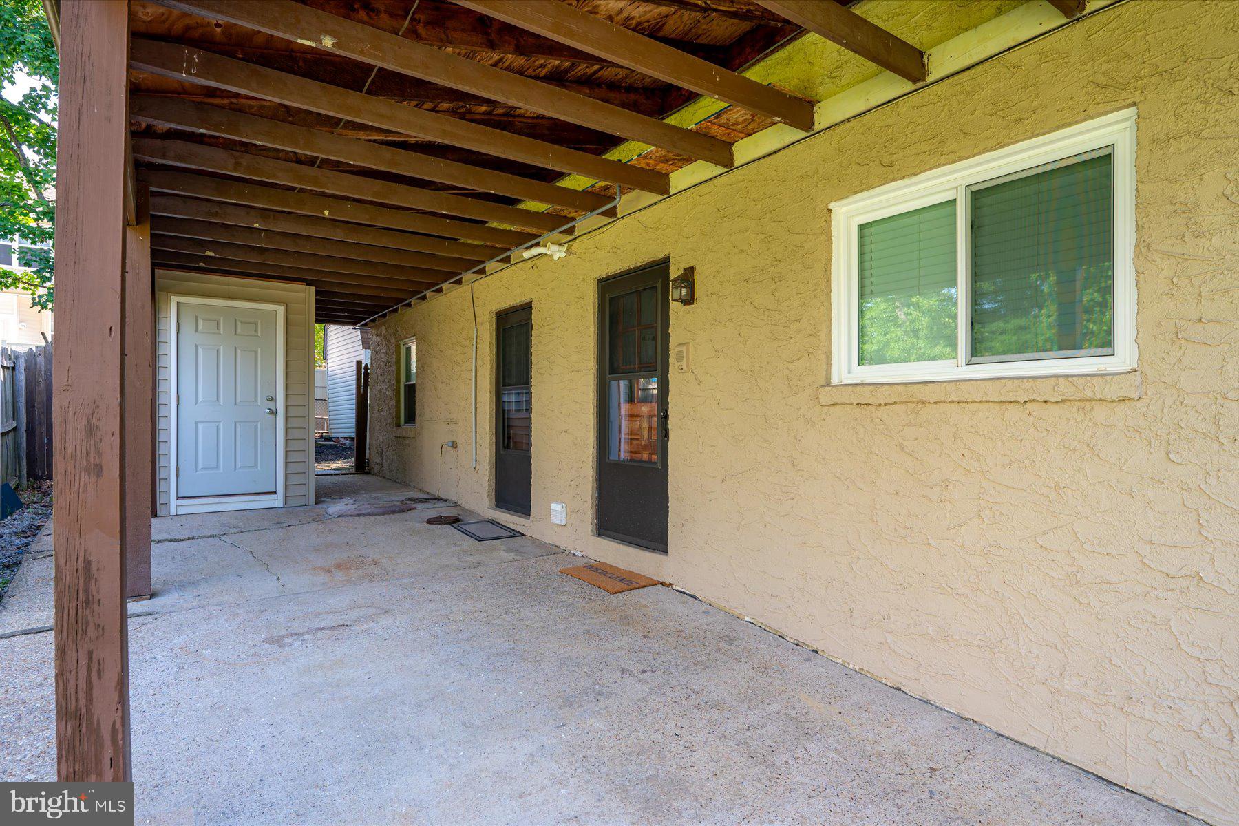 WOODLAND BEACH - Residential