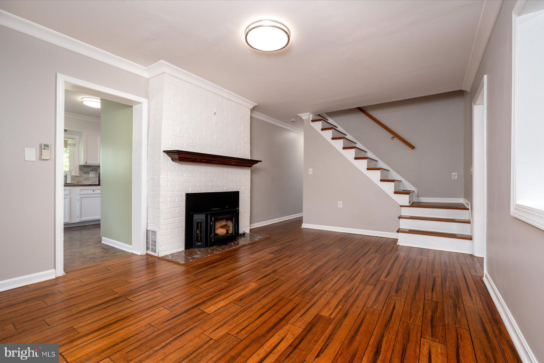 WOODLAND BEACH - Residential