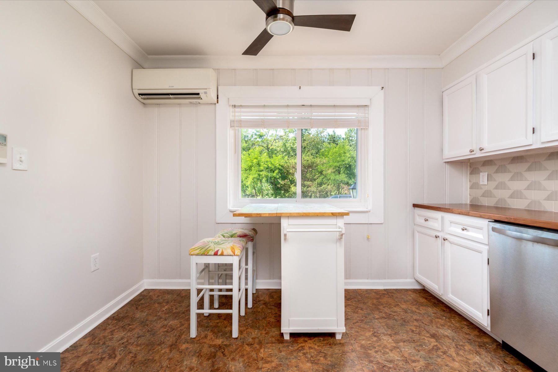 WOODLAND BEACH - Residential