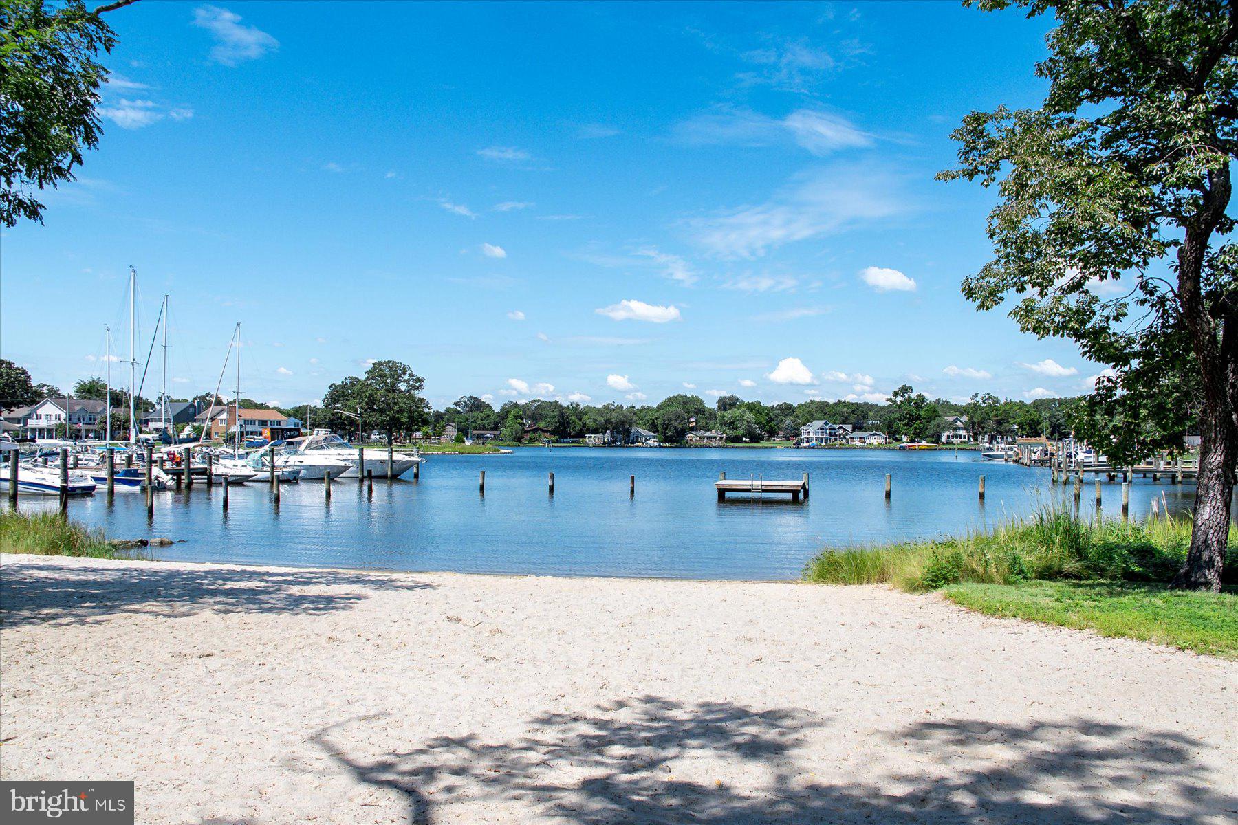 WOODLAND BEACH - Residential
