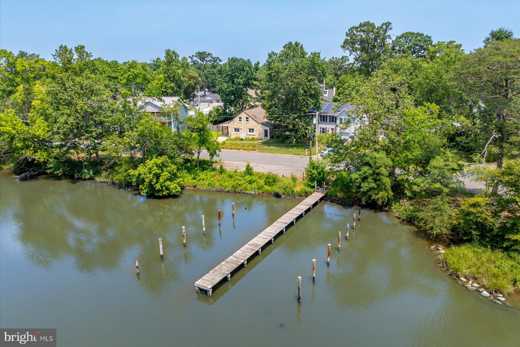 WOODLAND BEACH - Residential