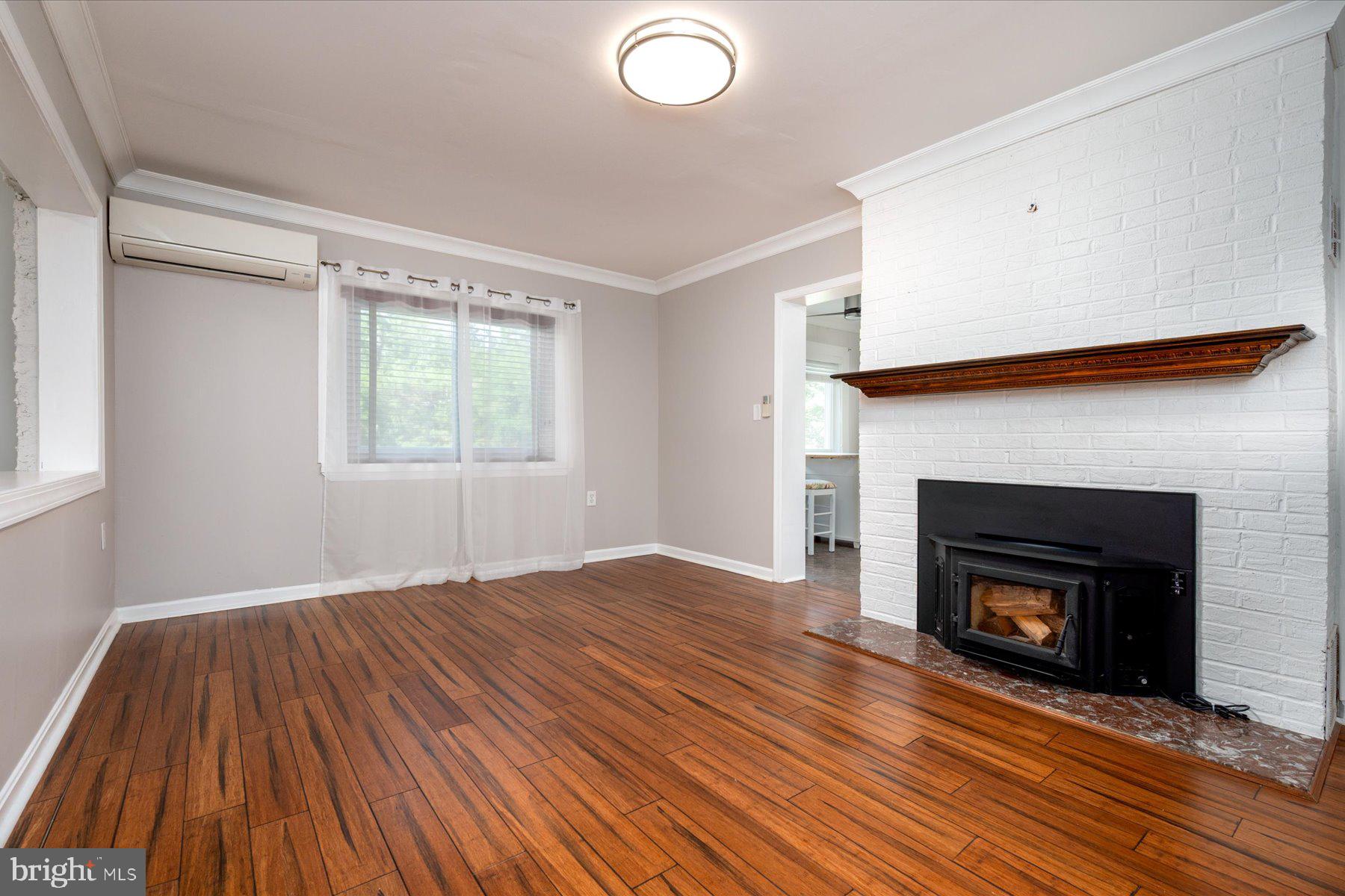 WOODLAND BEACH - Residential
