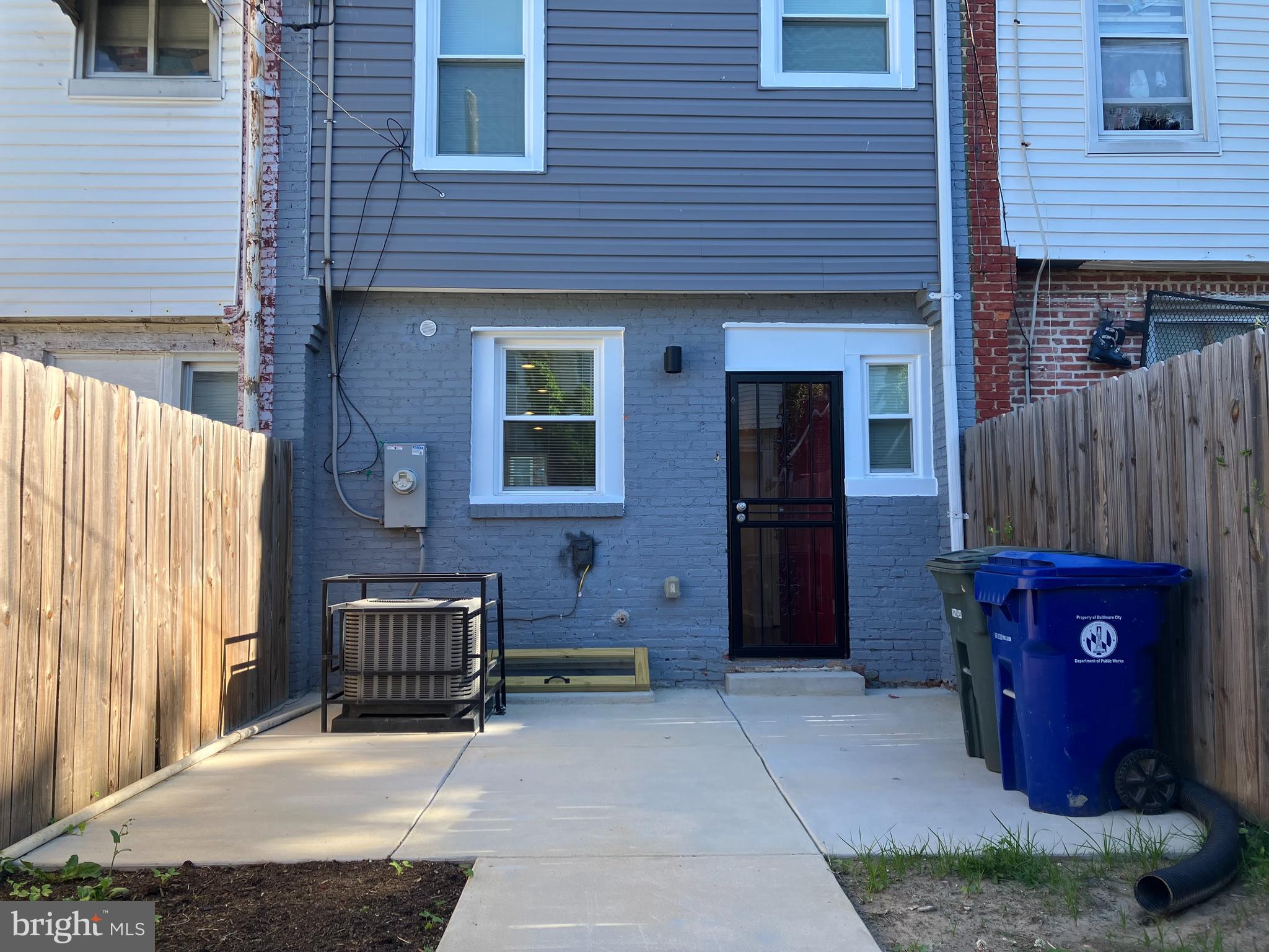 FOUR BY FOUR - Residential
