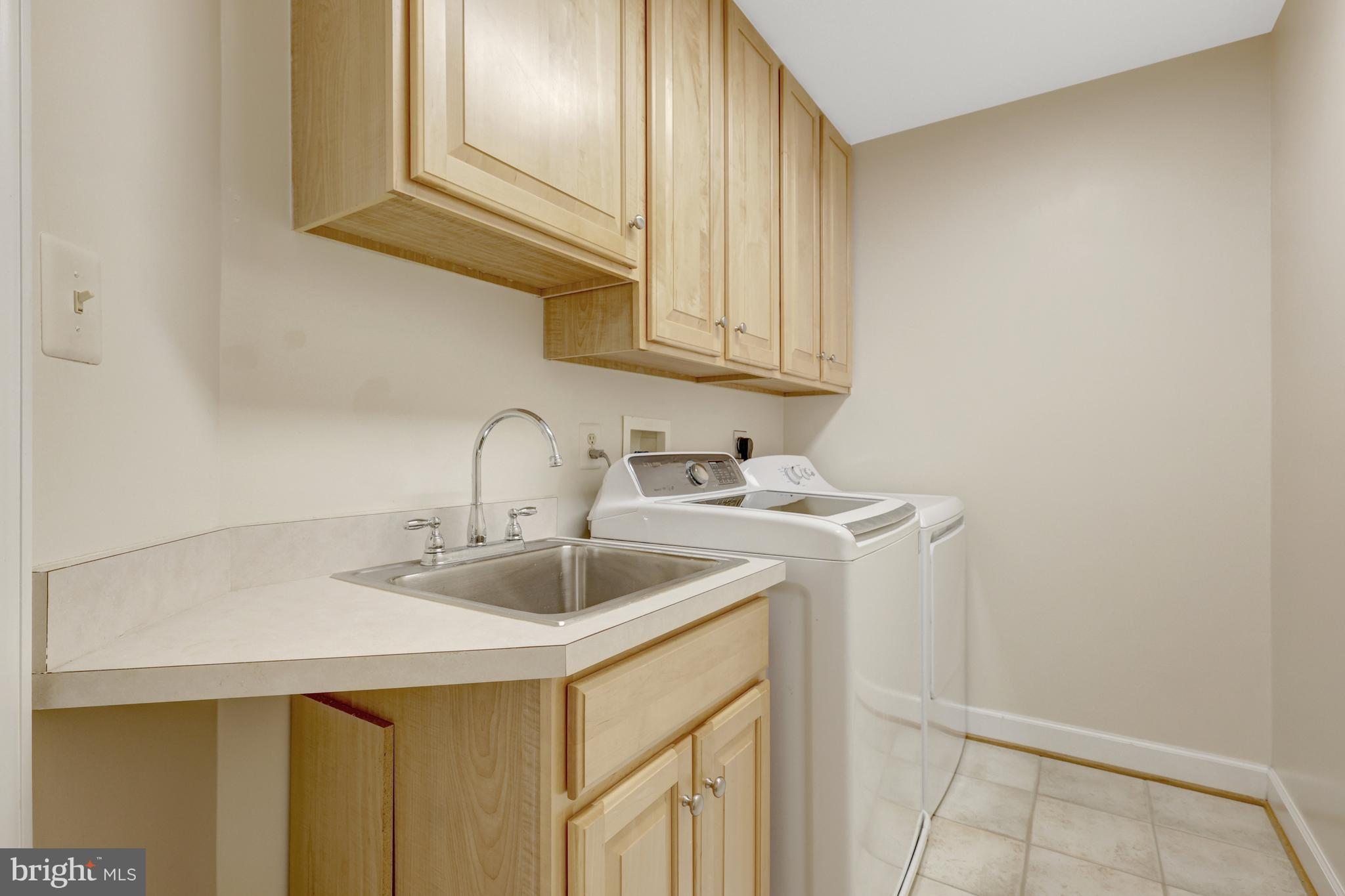 ELGIN MANOR - Residential