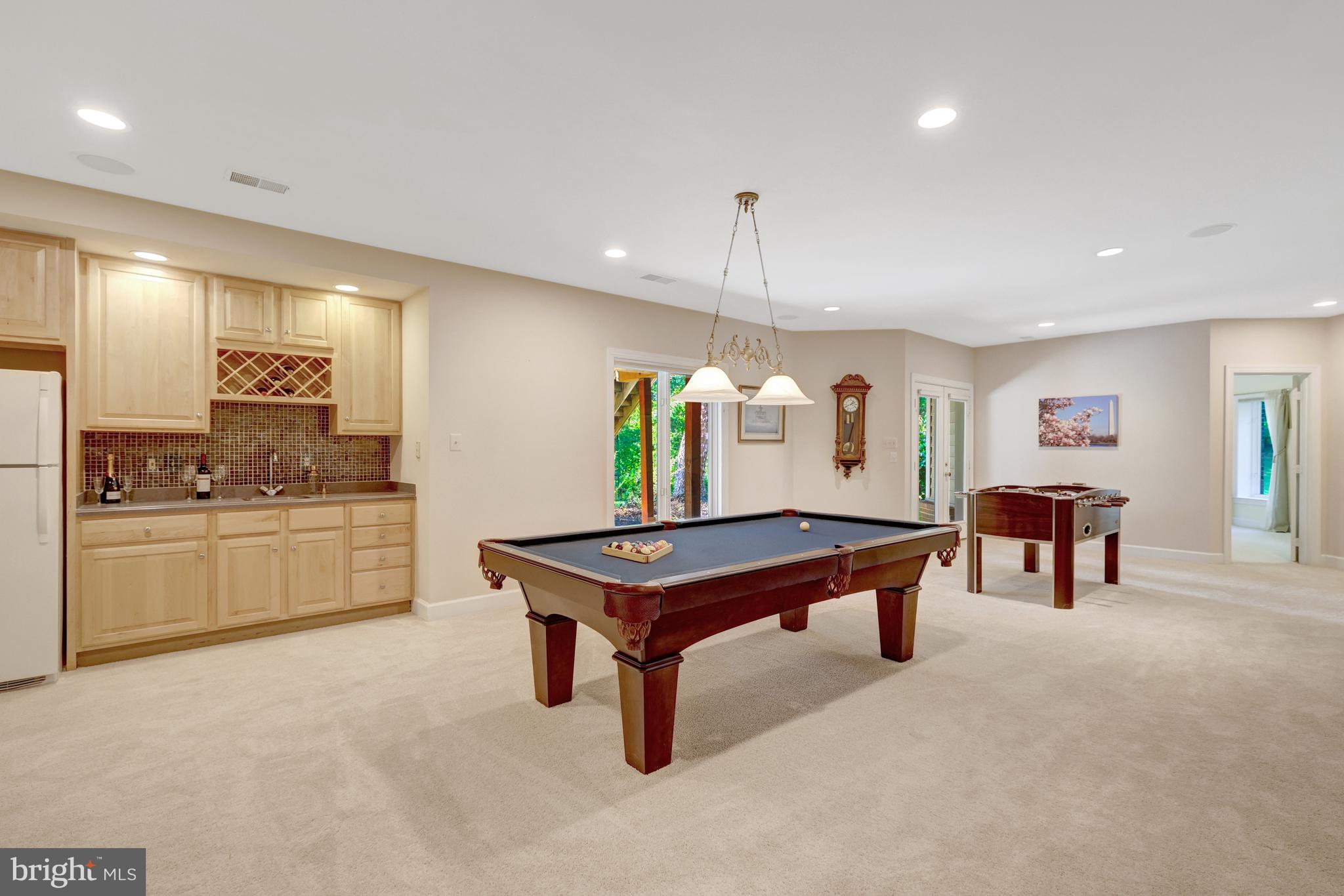 ELGIN MANOR - Residential