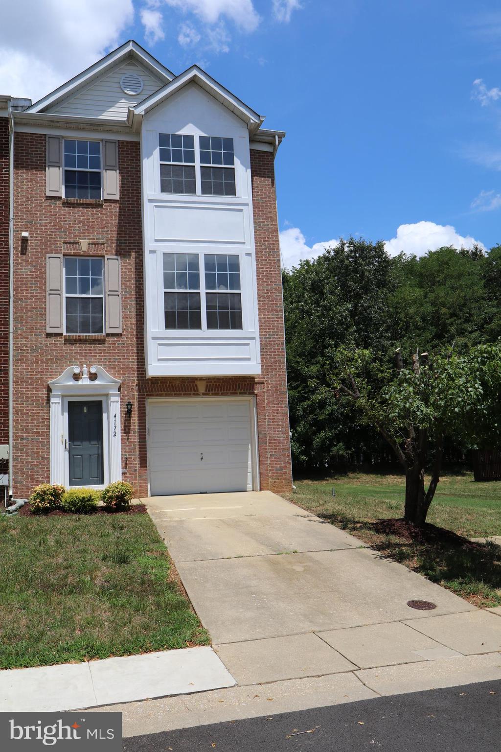 3 Bedroom/ 2.5 Bath  End unit Townhouse, with brick front & spacious back yard that backs to woods for plenty of privacy. - Formal living/dining room combo with ceiling fan. Mantel over gas fireplace and hardwood floors. Large eat-in kitchen with pantry. Master BR has vaulted ceiling & jacuzzi tub. Community pool, soccer fields, tennis court and playgrounds. Move-in ready!