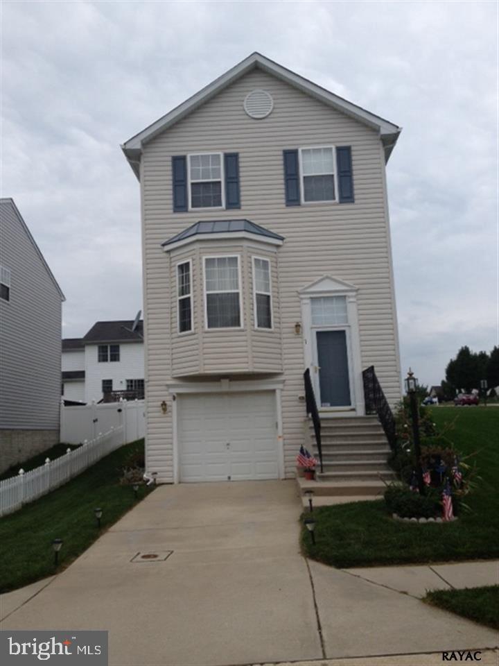 MELENA - Residential Lease