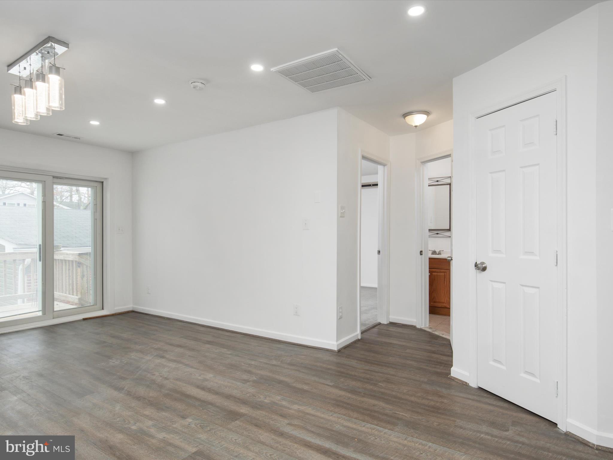 WOODLAND BEACH - Residential