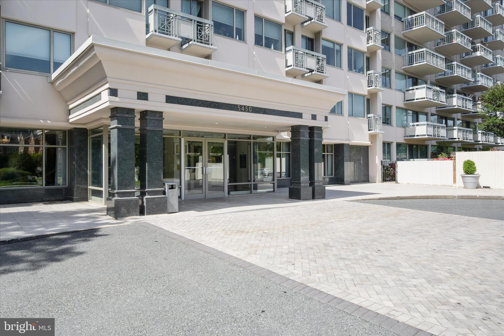 WHITLEY PARK CONDOMINIUM - Residential