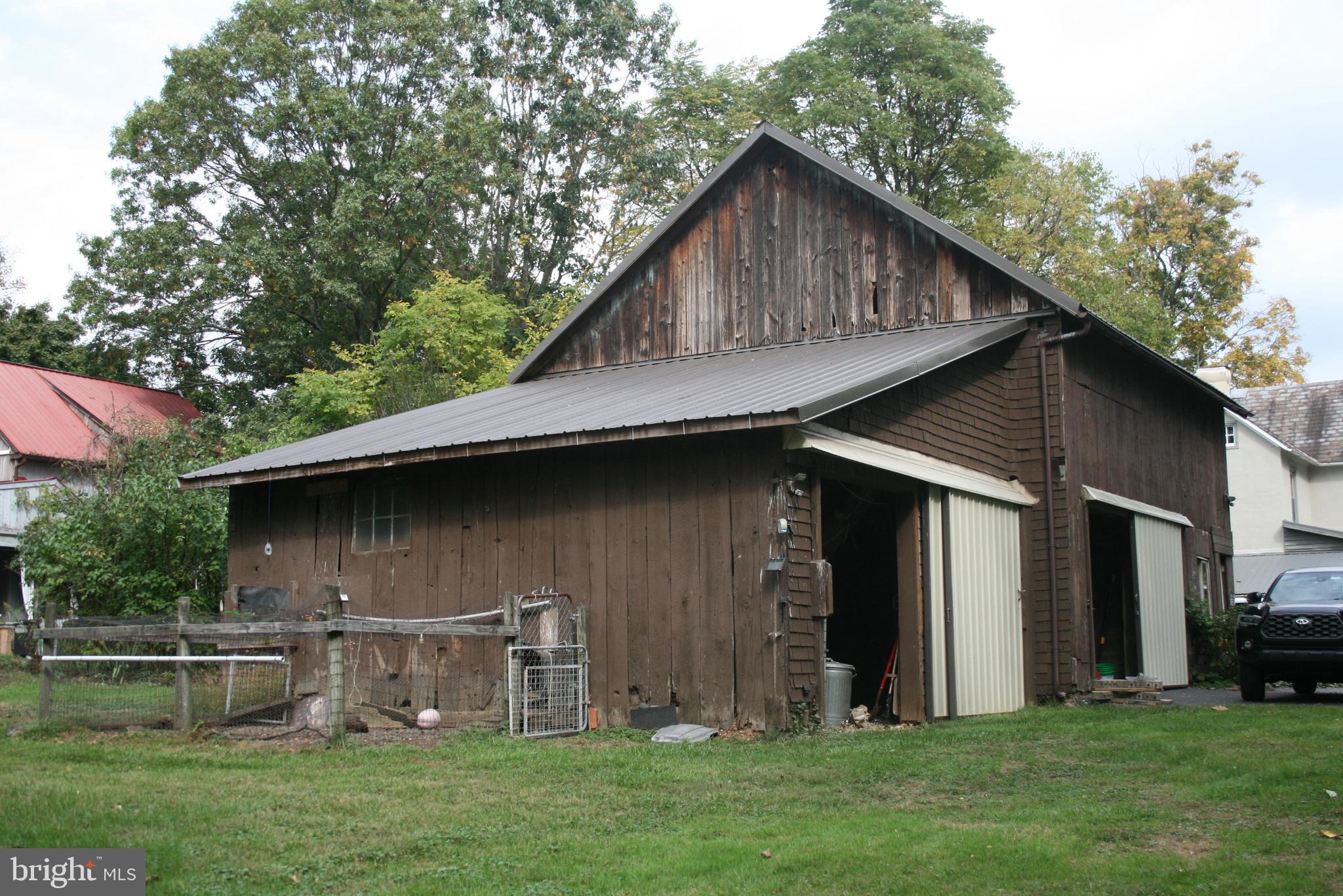 APPLEBACHSVILLE - Residential