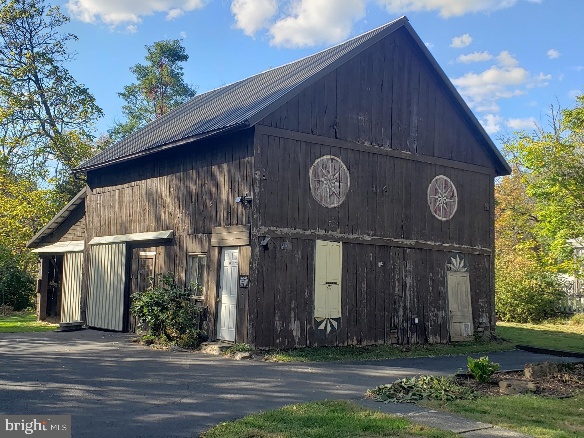 APPLEBACHSVILLE - Residential