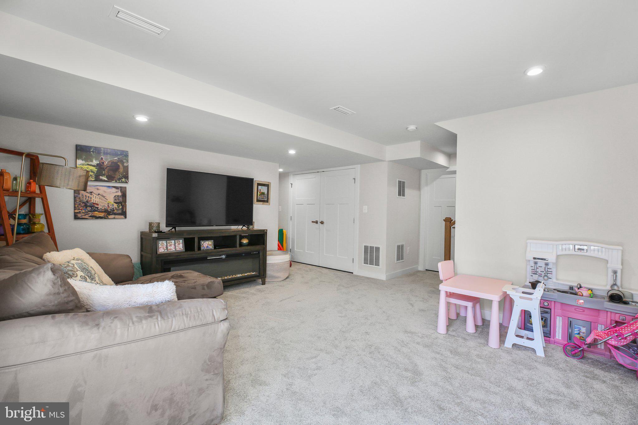 FREDERICKSBURG - Residential