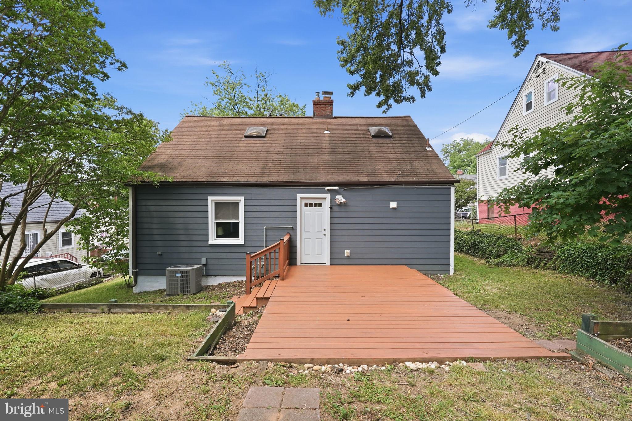 WASHINGTON SUBURBAN HOME - Residential