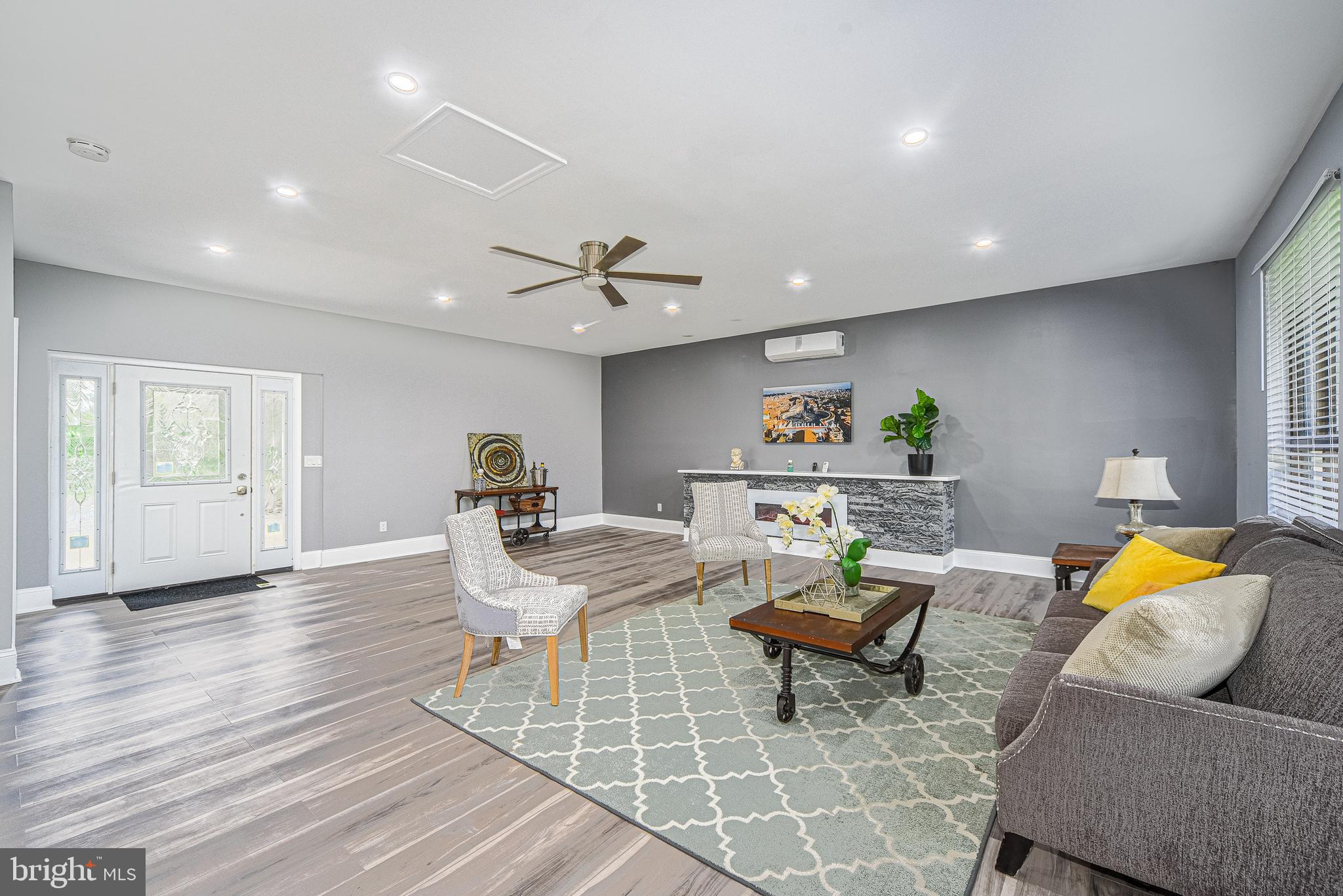 WOODBRIDGE VALLEY - Residential