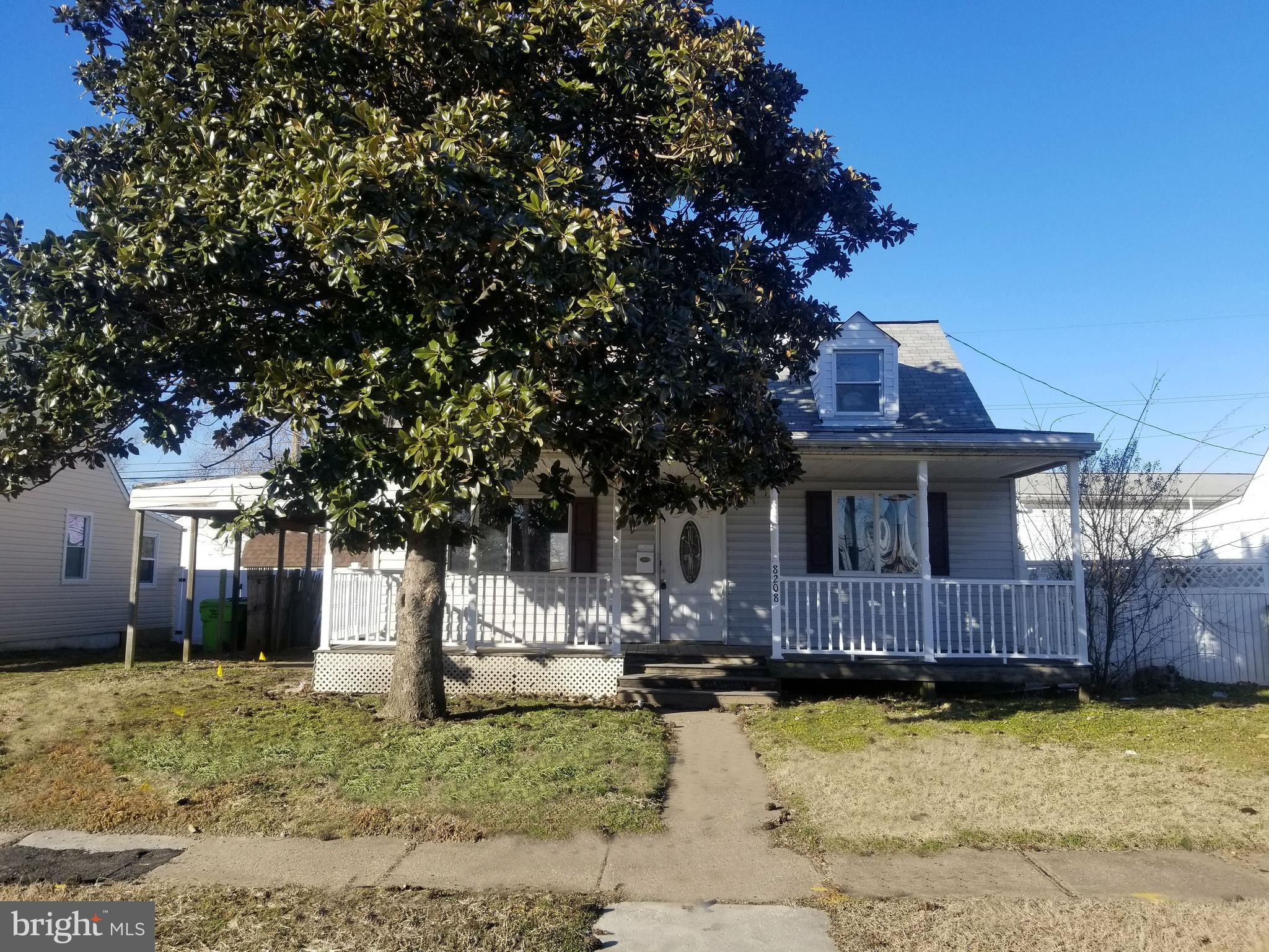 Wonderful opportunity to own this front-porch detached home in Murray Point community. Home has nice room sizes, wood floors on main level, living room with sliding door  that leads to deck overlooking spacious yard, and attached carport.  This waterview neighborhood provides stunning sight of the Peachordchard Cove and Bear Creek, and is few minutes away from Watersedge Park and Peach Orchad Park. It is near shopping and accessible to transportation. A great location to start your family!